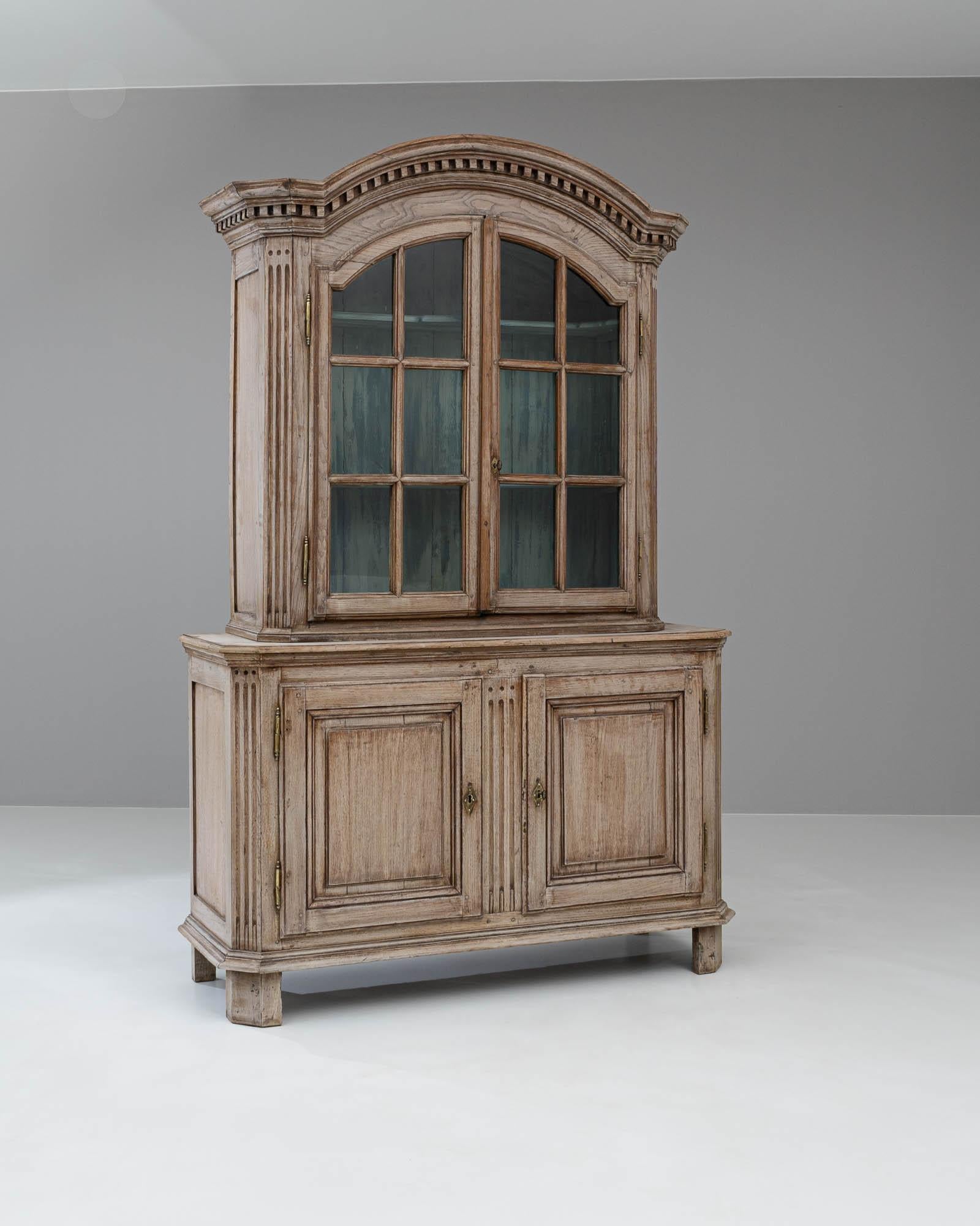 Early 19th Century French Bleached Oak Vitrine For Sale 2