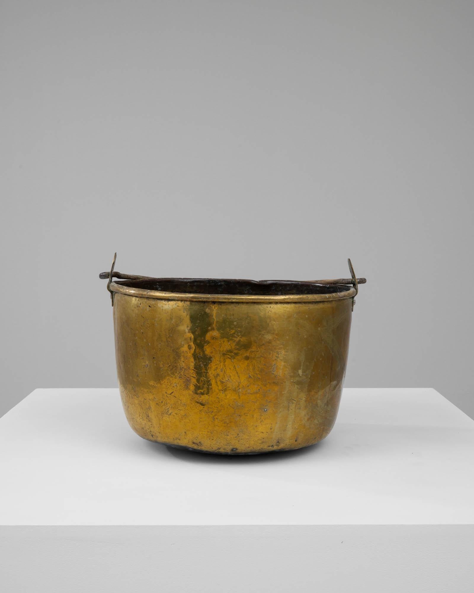 Early 19th Century French Brass Bucket In Good Condition In High Point, NC