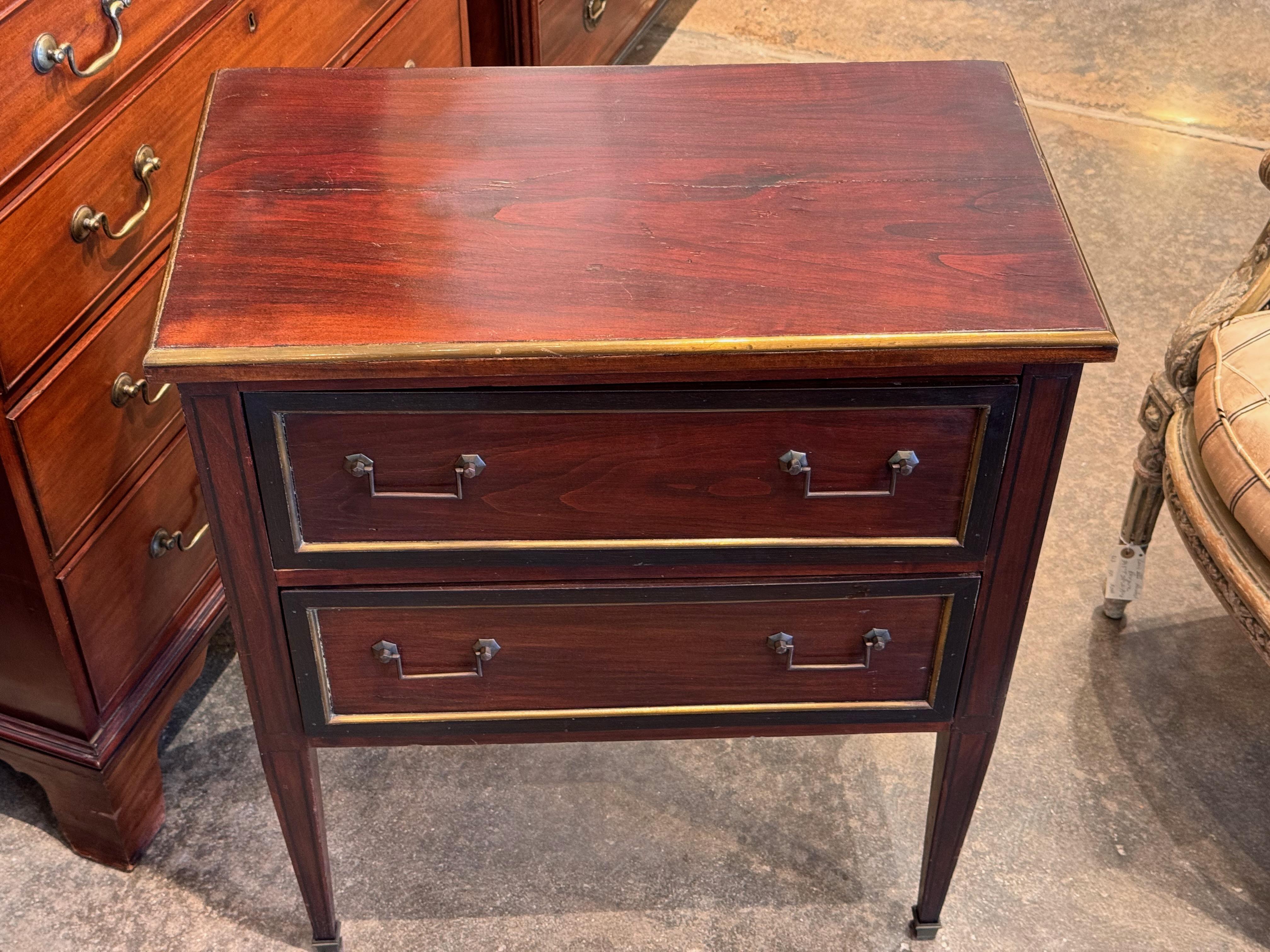Francese Commode Luigi XVI francese dei primi del XIX secolo con rifiniture in ottone in vendita