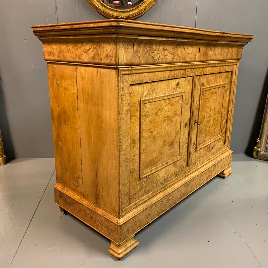 A really unusual and very decorative French burr ash buffet sideboard with a full width frieze drawer and large two-door cupboard space.
This sideboard dates to circa 1830 and in a Classic French Provincial Louis Philippe style, great simplicity