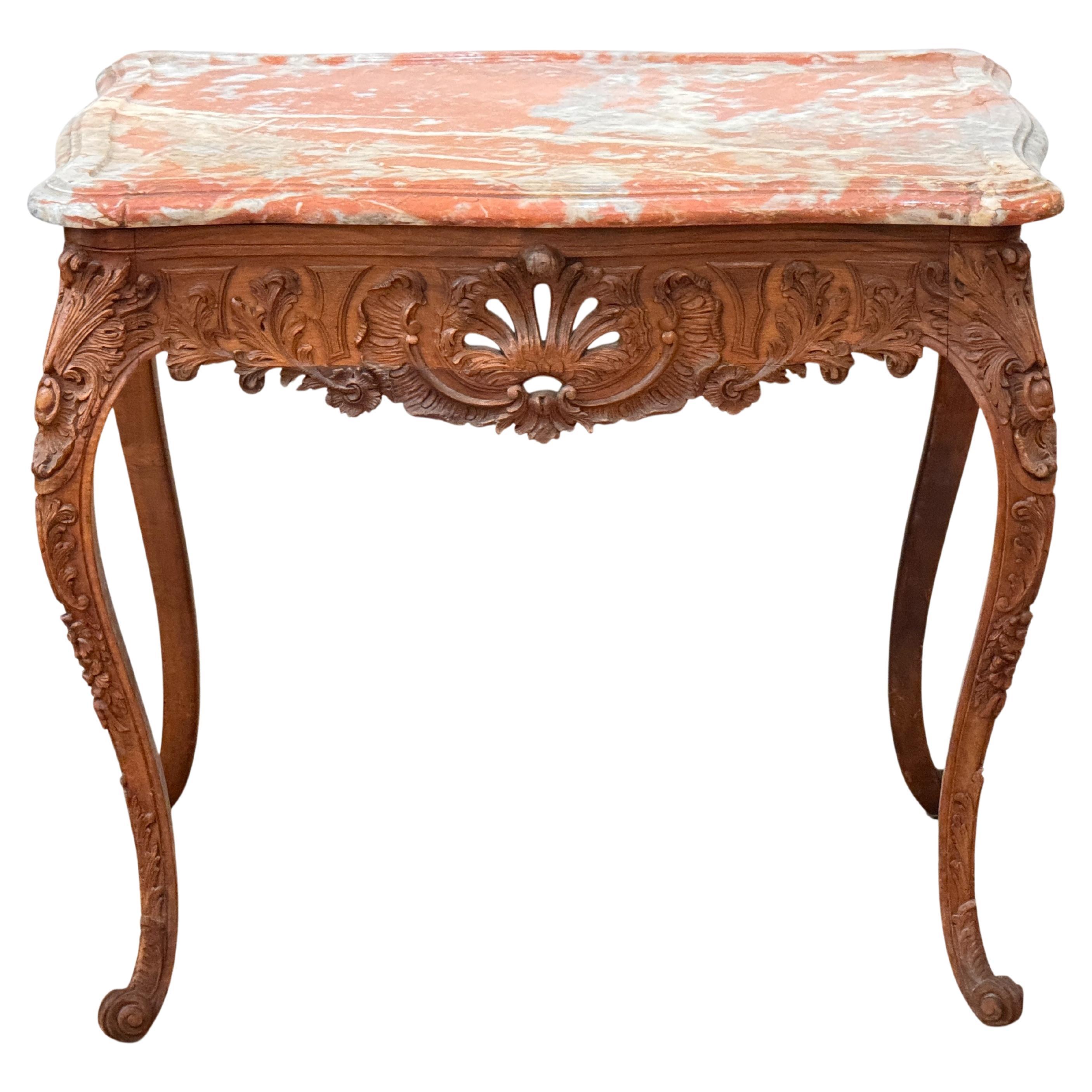 Mesa francesa de principios del siglo XIX tallada en madera de frutal con tapa de mármol rojo en venta