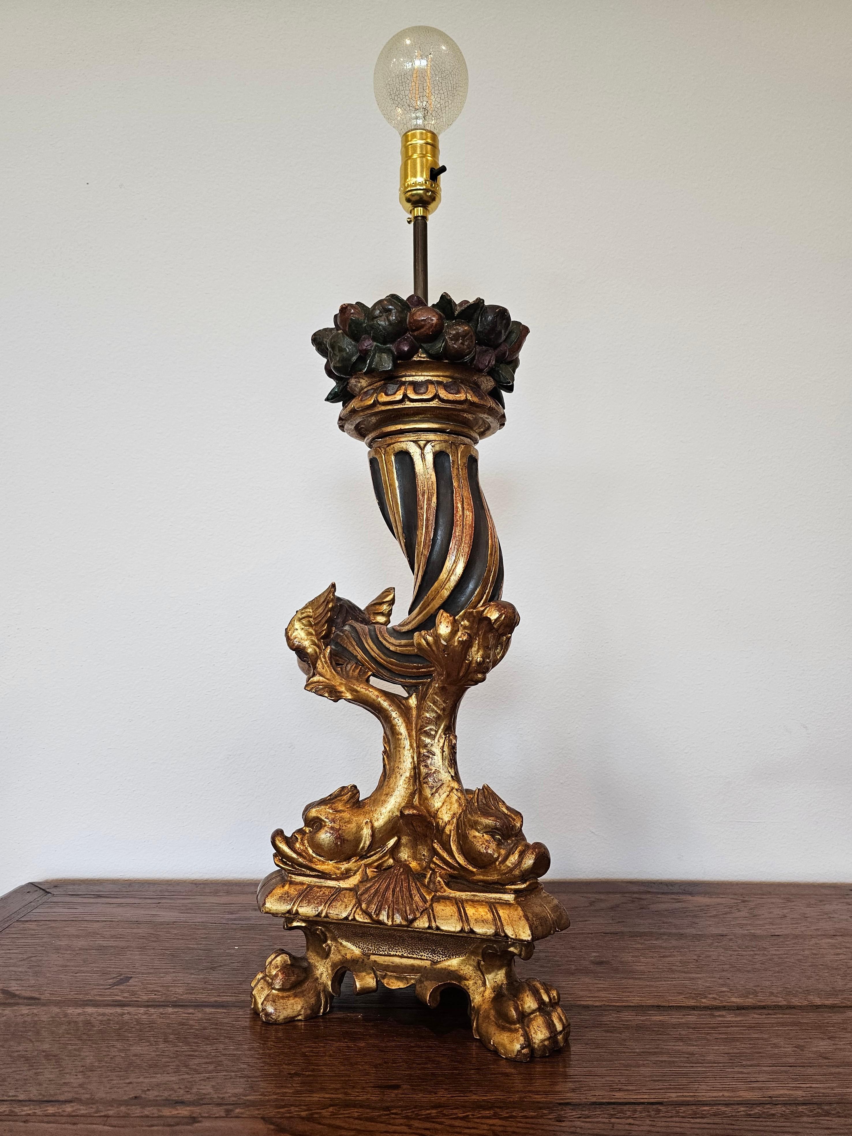 Lampe de table en bois sculpté et doré Figural Putti ailé du début du 19e siècle en vente 3