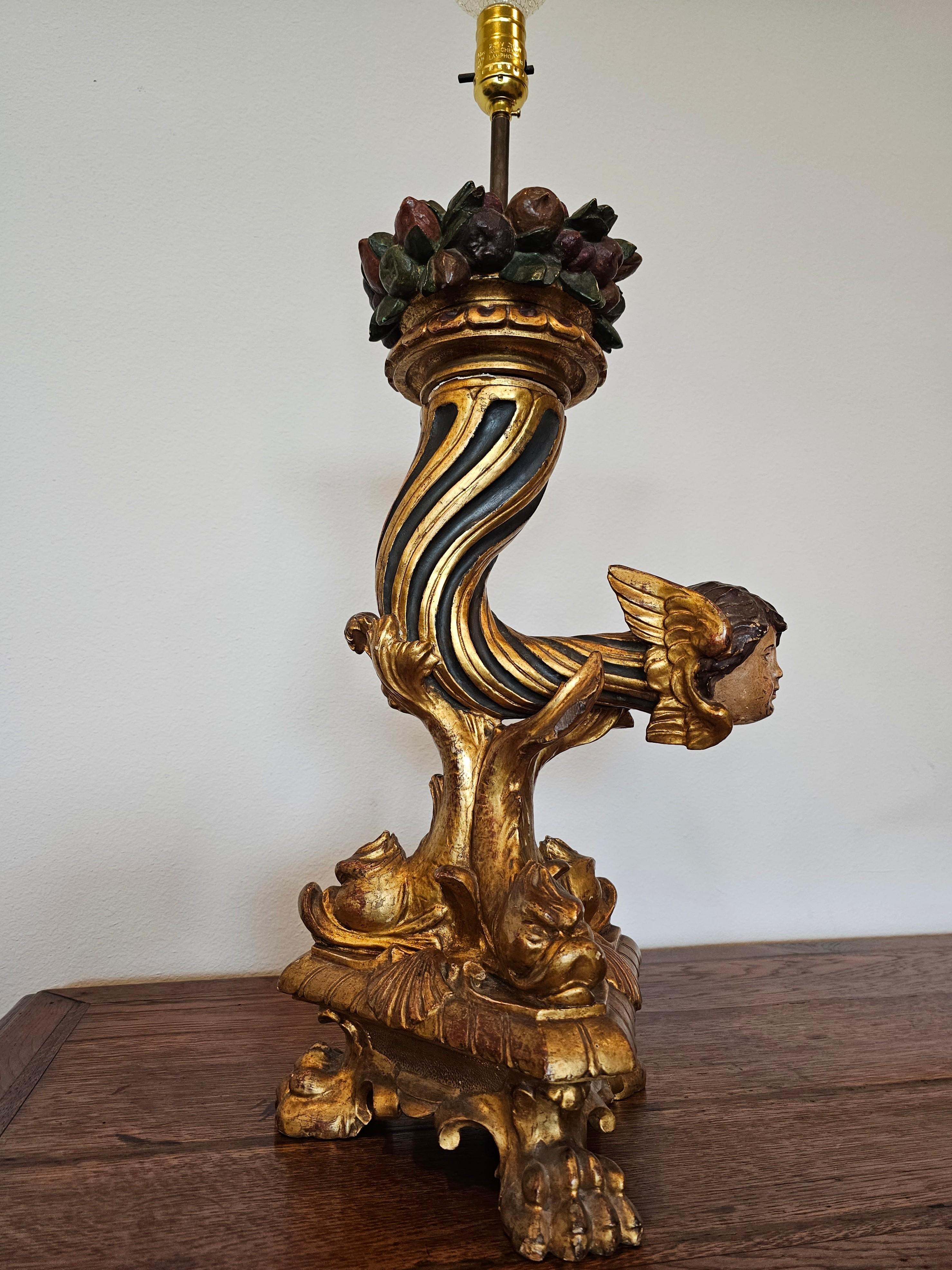 Lampe de table en bois sculpté et doré Figural Putti ailé du début du 19e siècle en vente 7