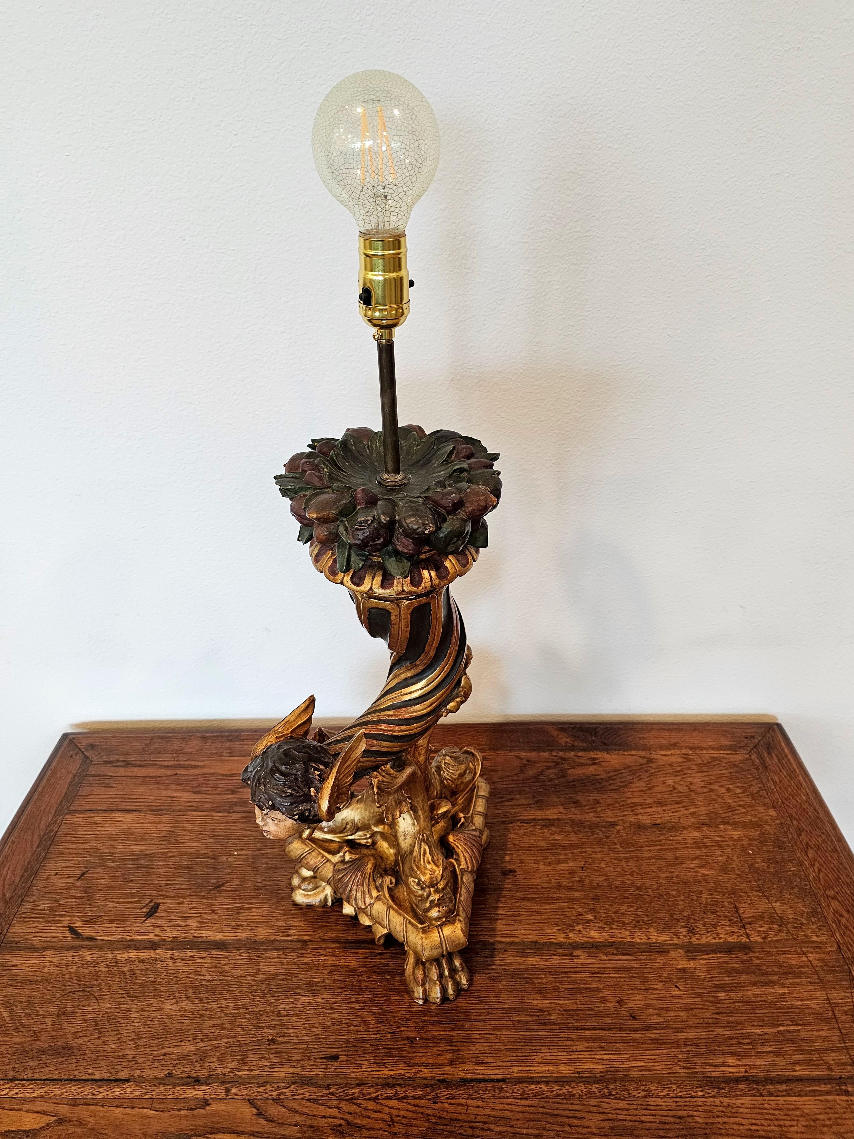 Lampe de table en bois sculpté et doré Figural Putti ailé du début du 19e siècle en vente 8