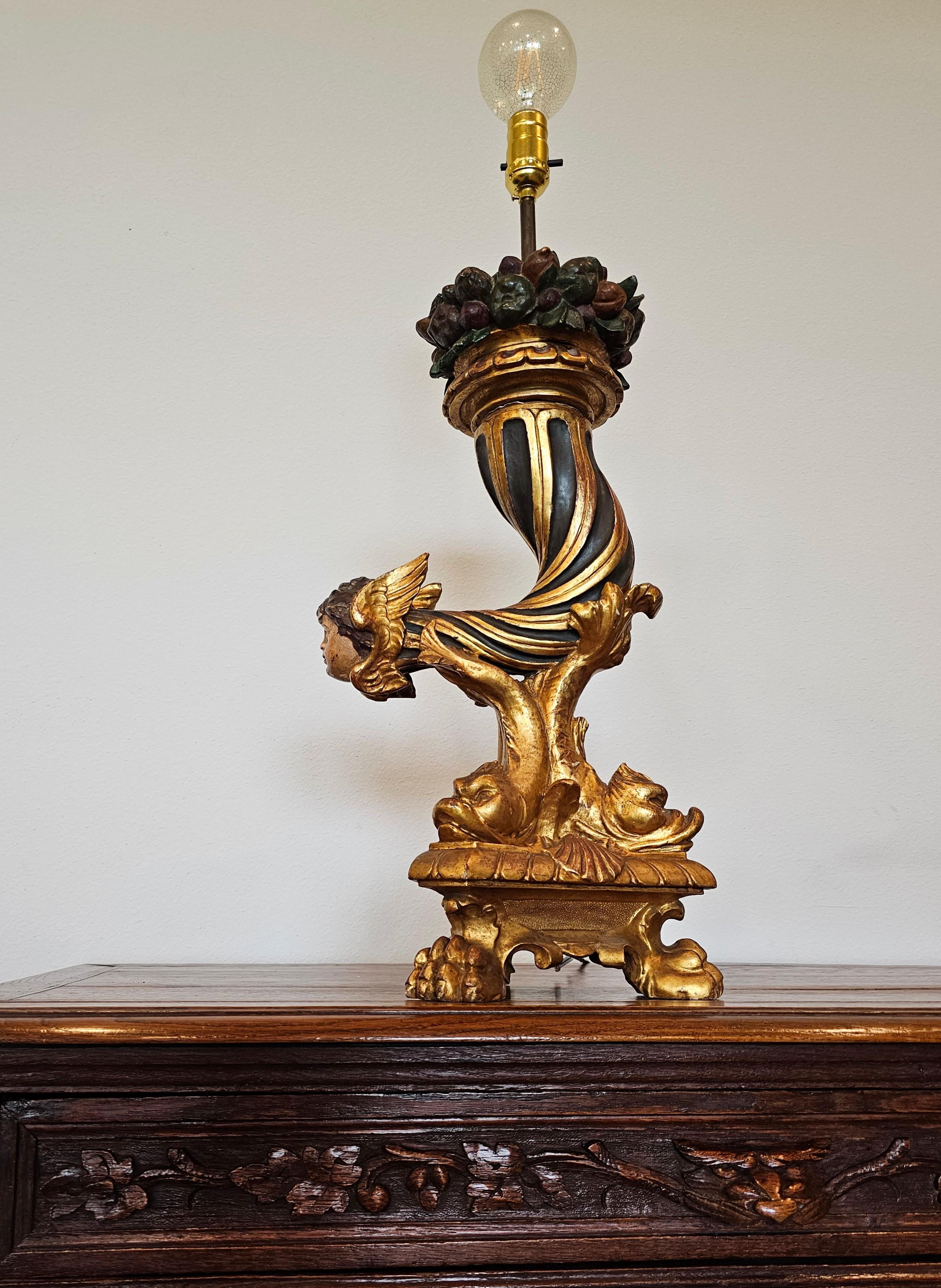 Lampe de table en bois sculpté et doré Figural Putti ailé du début du 19e siècle Bon état - En vente à Forney, TX