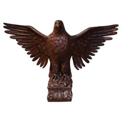 Escultura de águila imperial francesa tallada en roble de principios del siglo XIX