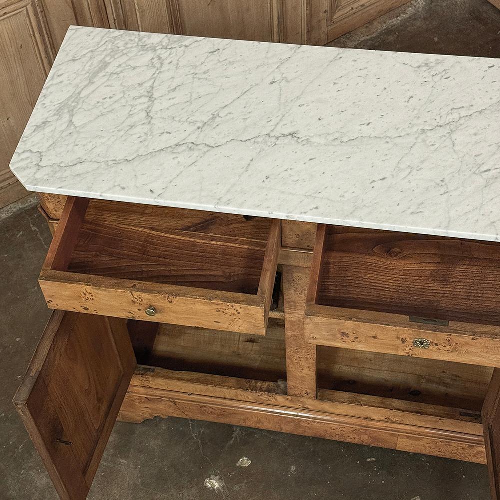 Metà XIX secolo Buffet in radica di Charles X del primo Ottocento con marmo di Carrara in vendita