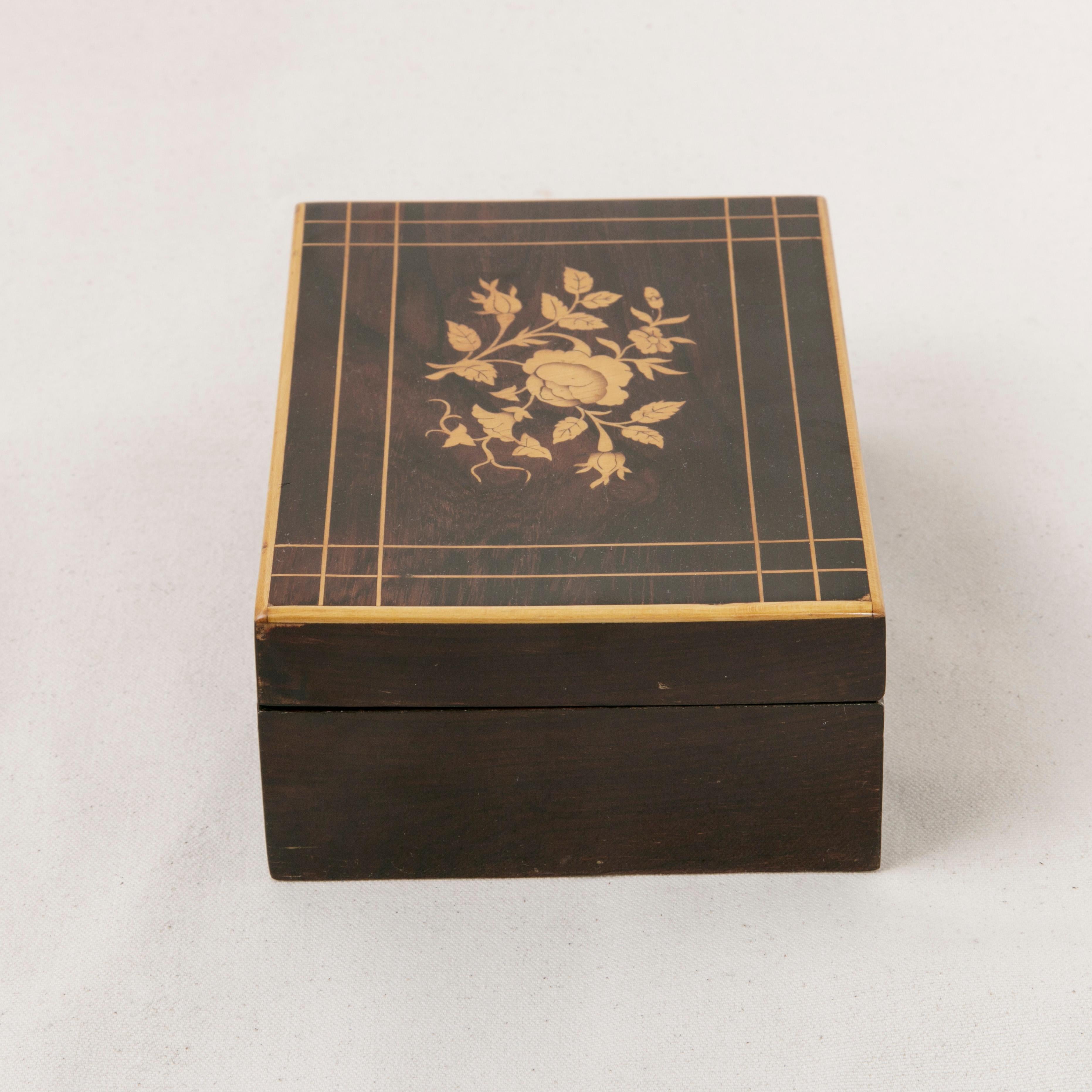 Early 19th Century French Charles X Palisander Sewing Box with Lemon Wood Inlay In Good Condition For Sale In Fayetteville, AR