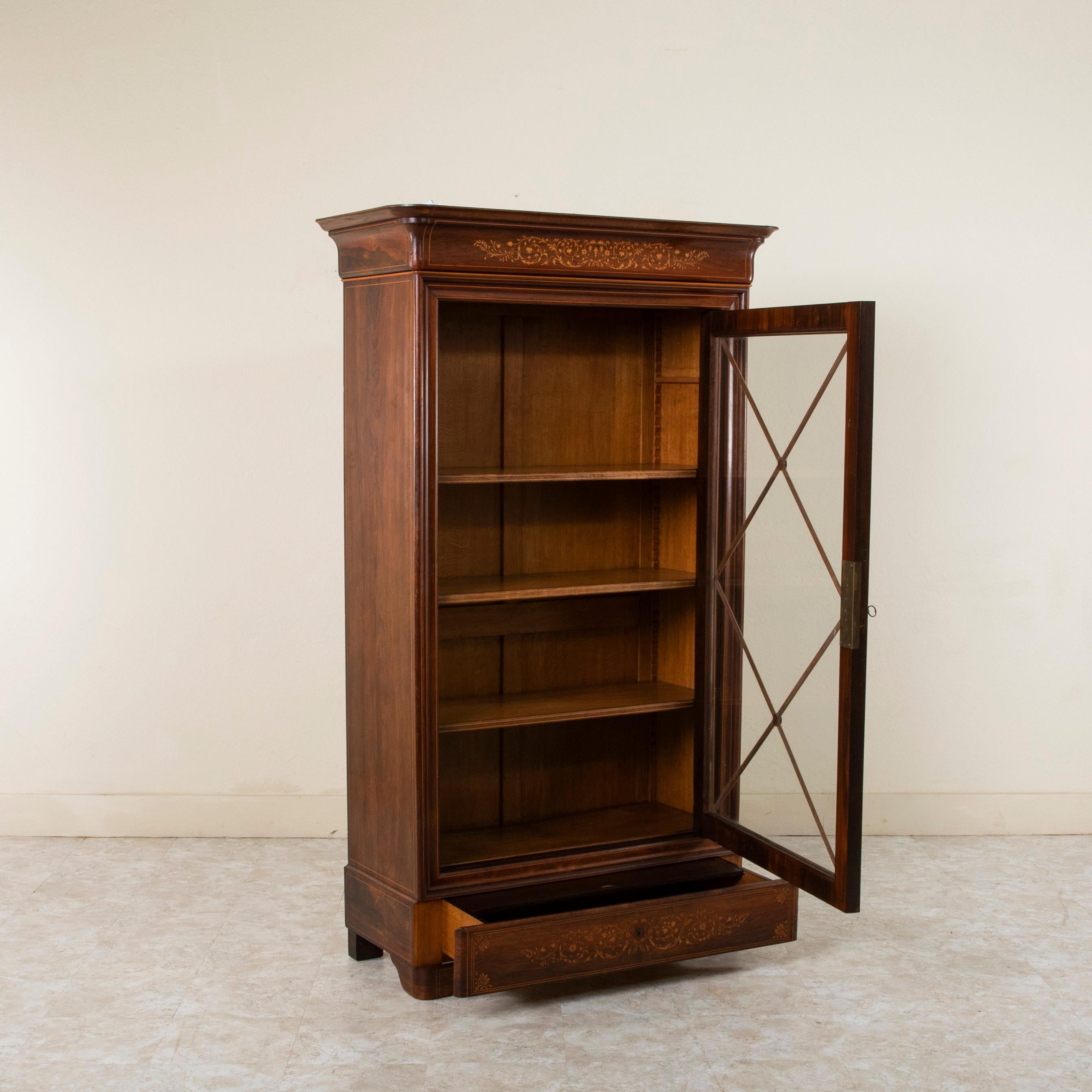 Early 19th Century French Charles X Period Mahogany Bookcase or Vitrine For Sale 1