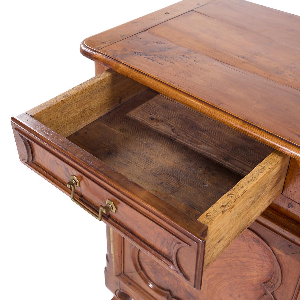 Early 19th Century French Cherry Wood Cupboard Dresser For Sale 4