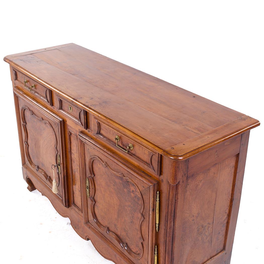 Early 19th Century French Cherry Wood Cupboard Dresser For Sale 1