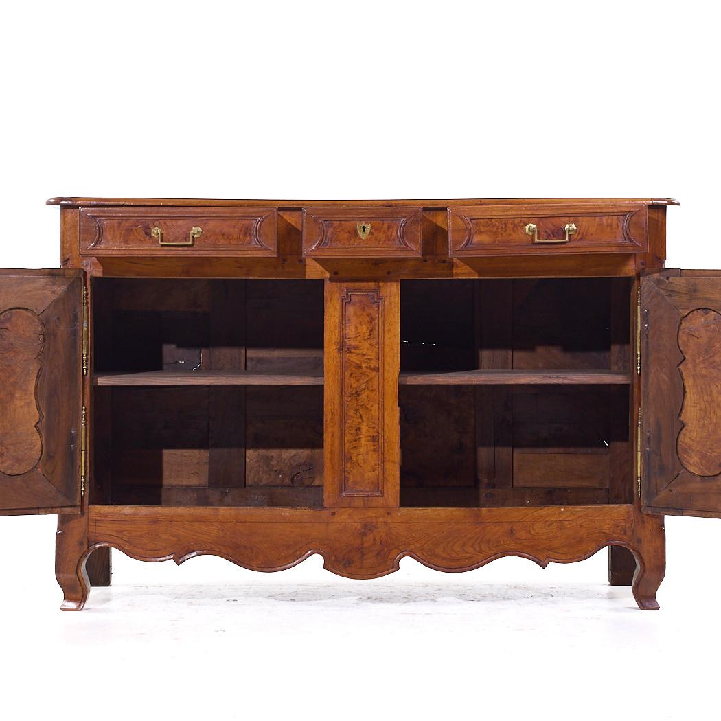 Early 19th Century French Cherry Wood Cupboard Dresser For Sale 2