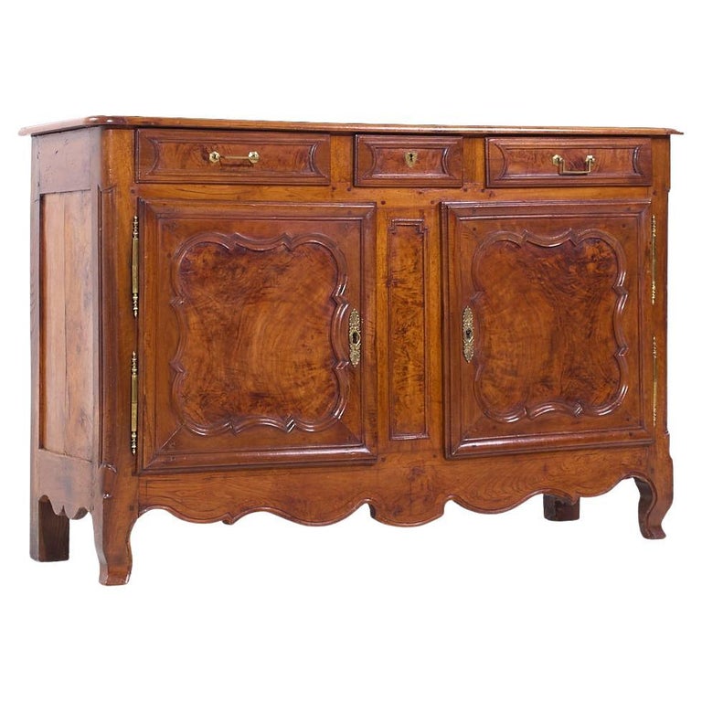 Early 19th Century French Cherry Wood Cupboard Dresser For Sale at