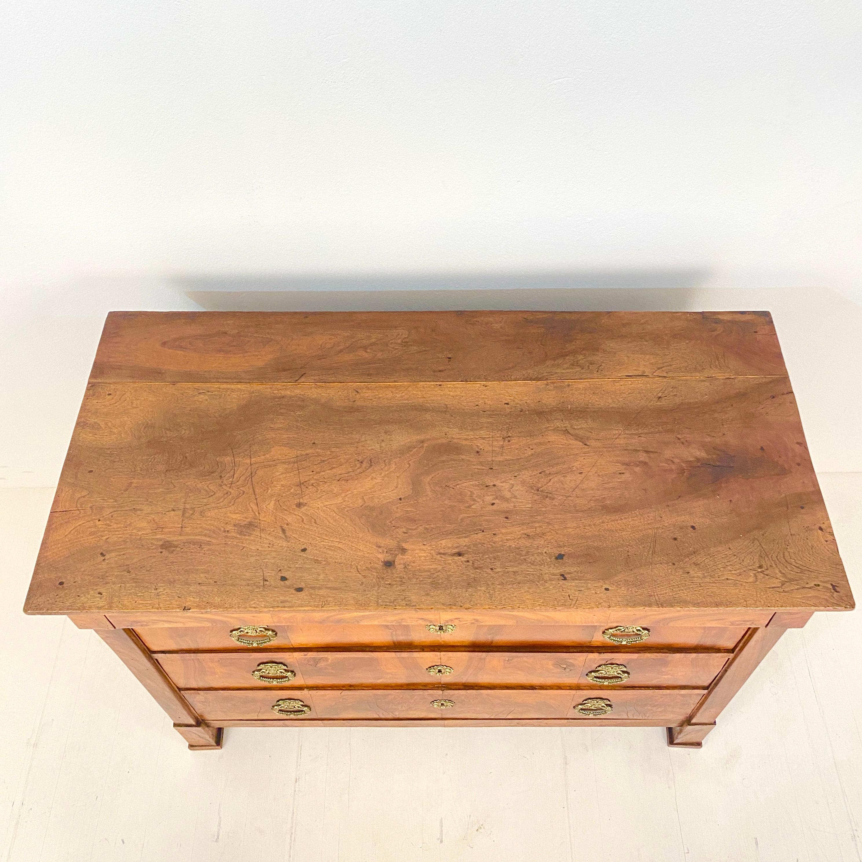 Early 19th Century French Chest of Drawers Commode in Brown Walnut, Around 1820 5