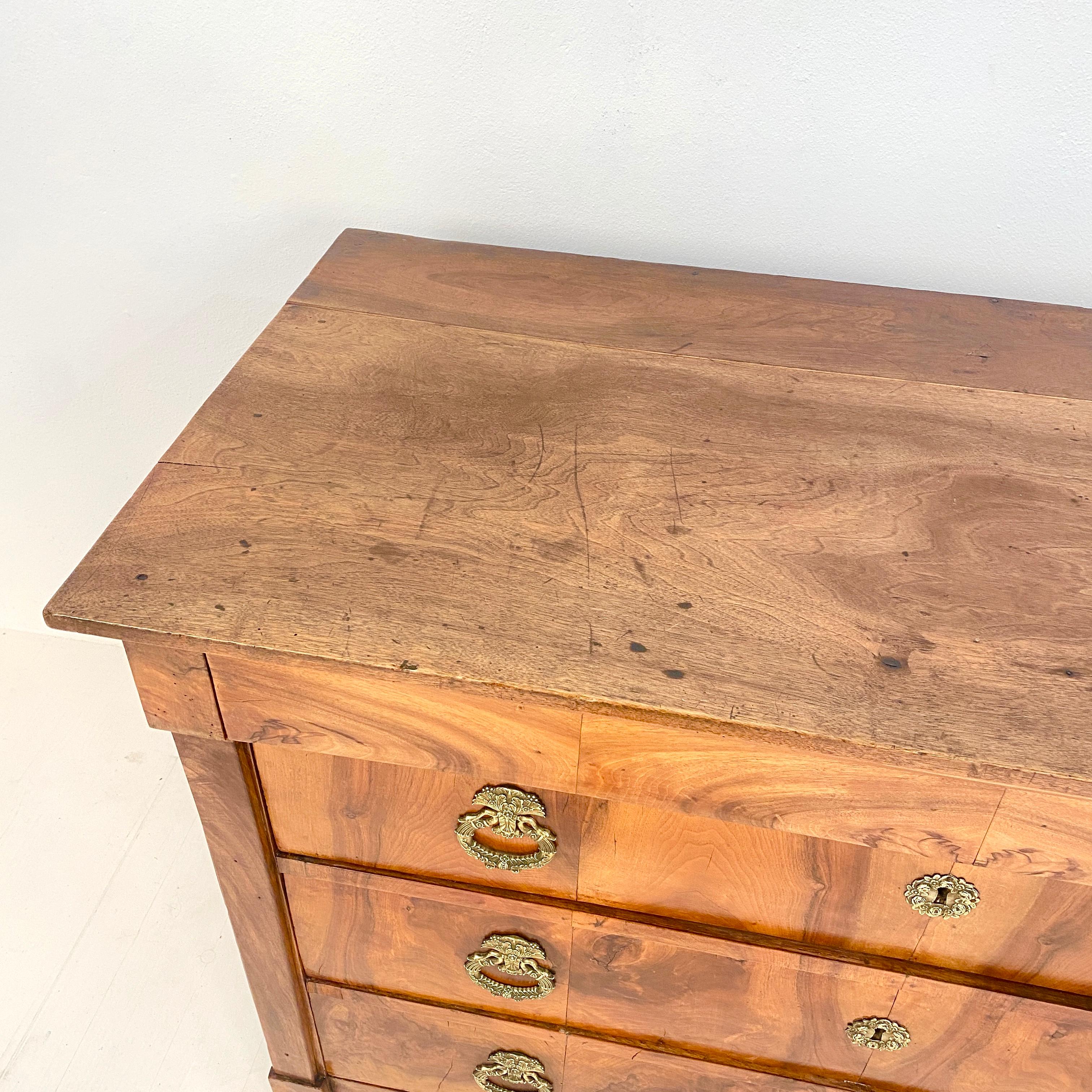 Early 19th Century French Chest of Drawers Commode in Brown Walnut, Around 1820 6
