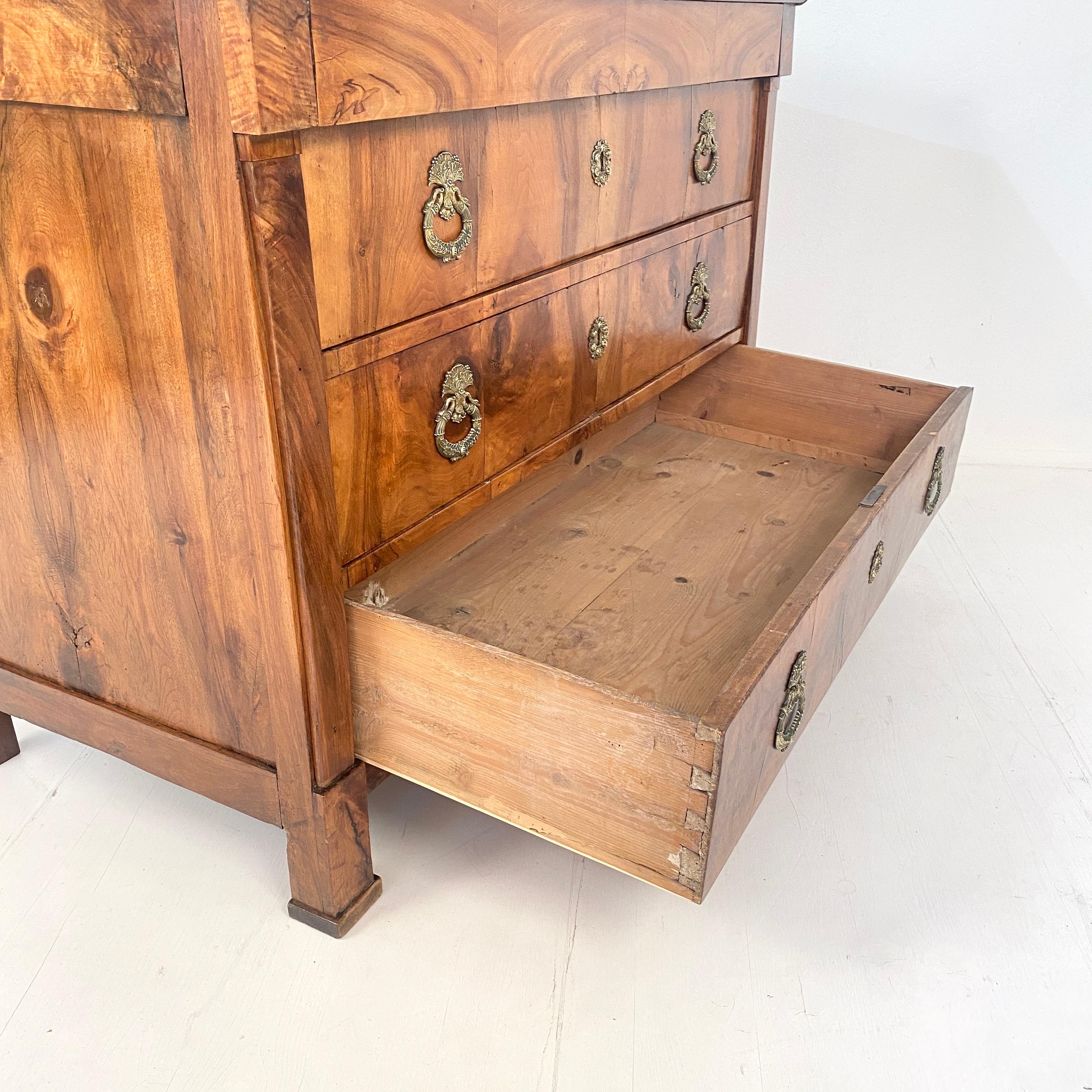 Early 19th Century French Chest of Drawers Commode in Brown Walnut, Around 1820 10