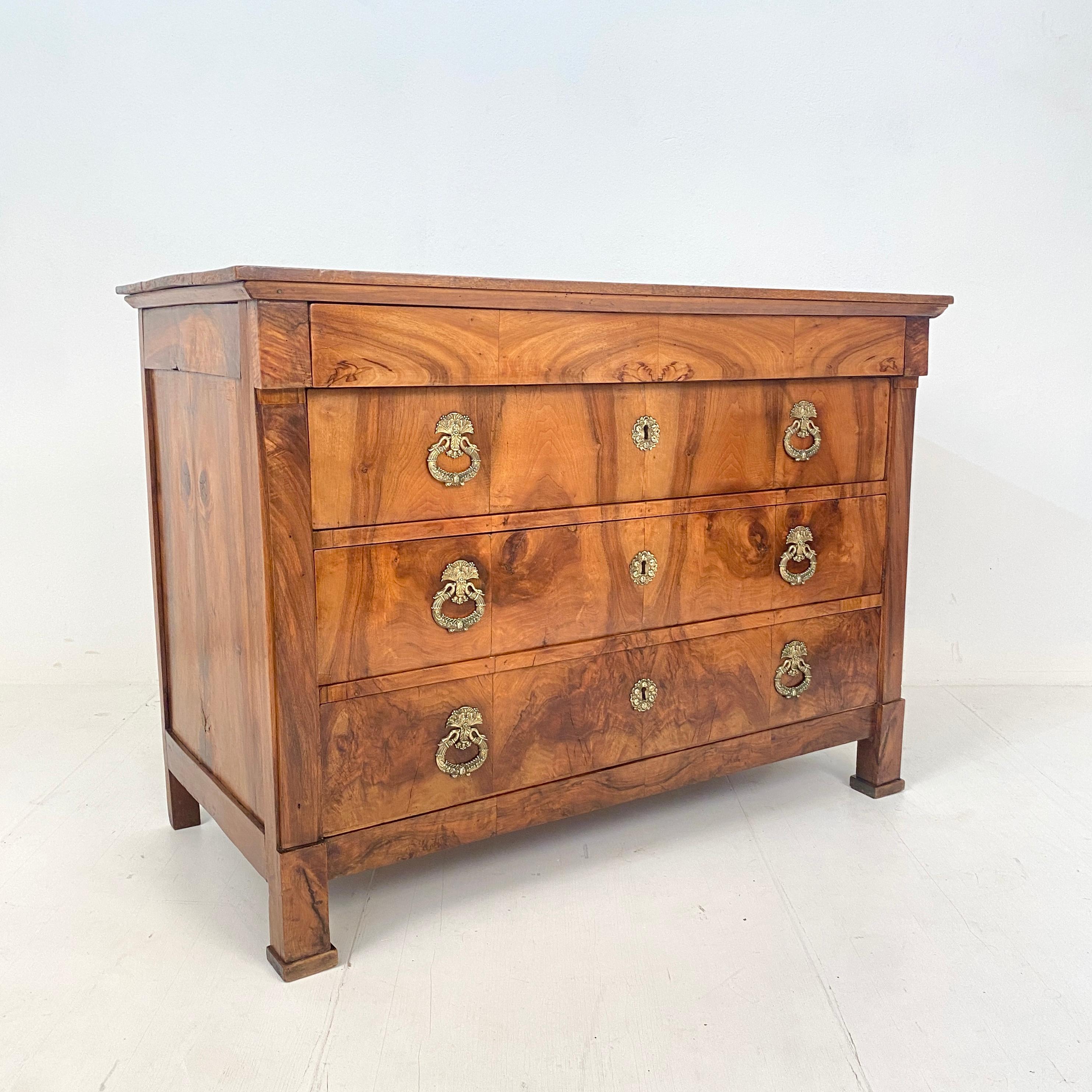 Early 19th Century French Chest of Drawers Commode in Brown Walnut, Around 1820 11