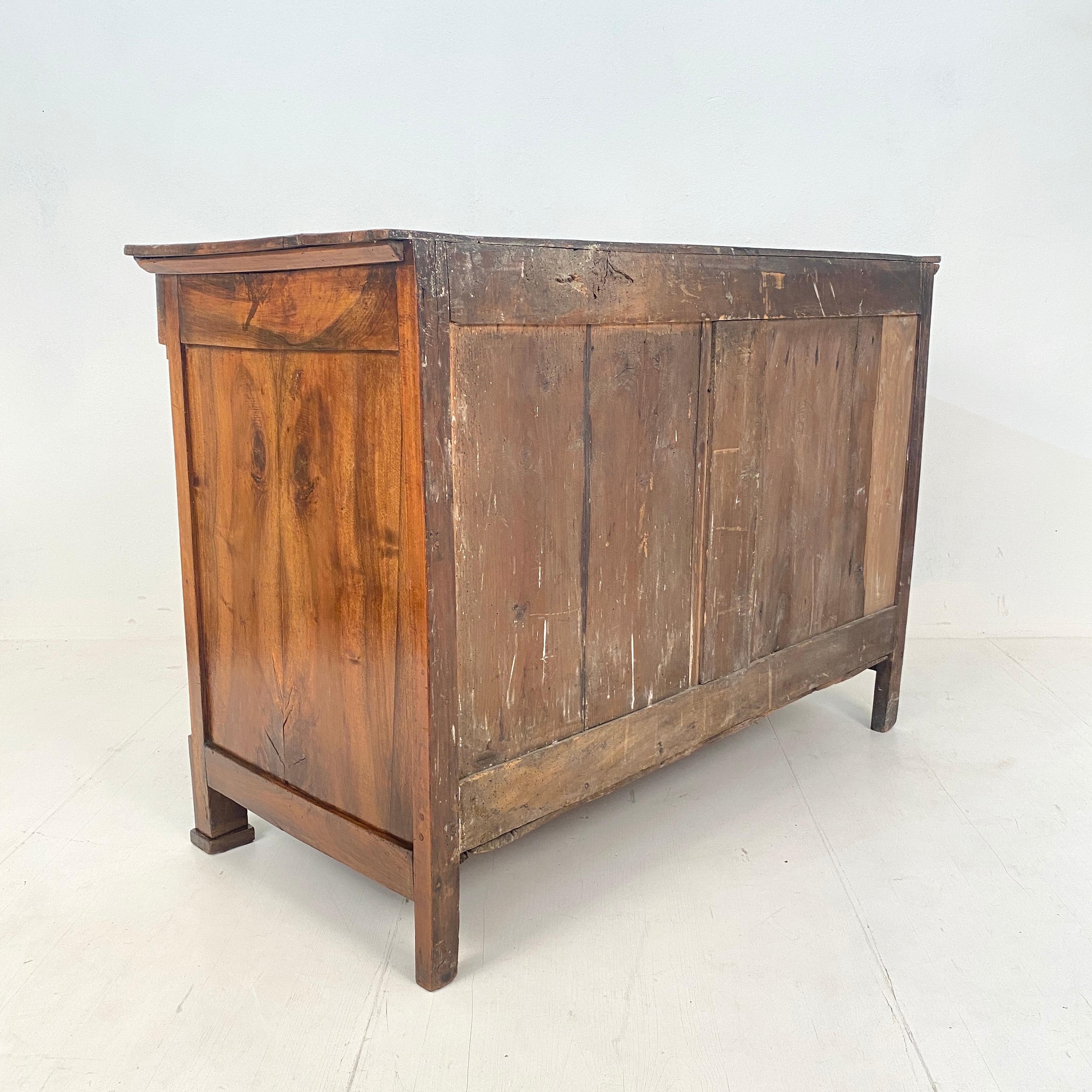 Early 19th Century French Chest of Drawers Commode in Brown Walnut, Around 1820 12