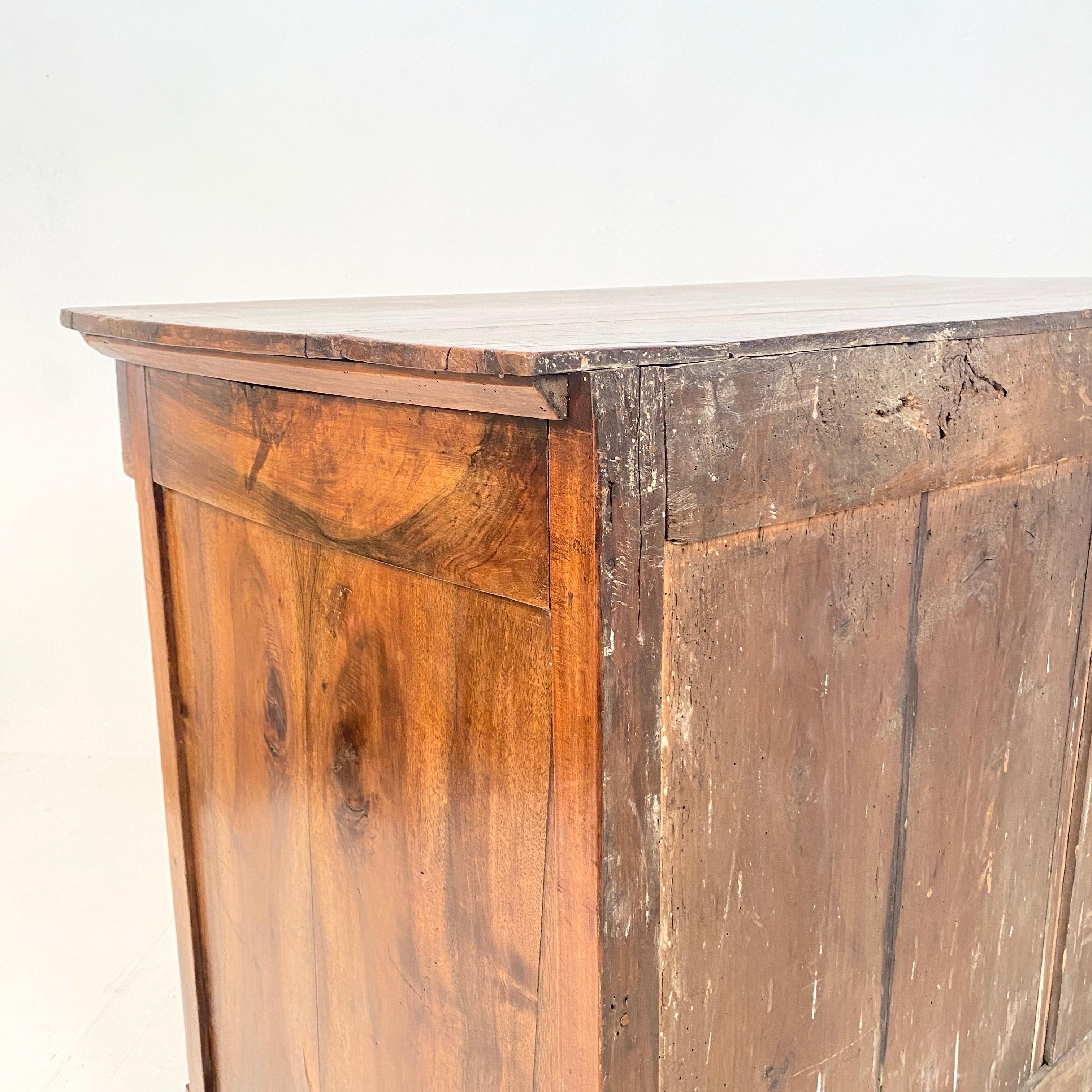 Early 19th Century French Chest of Drawers Commode in Brown Walnut, Around 1820 13