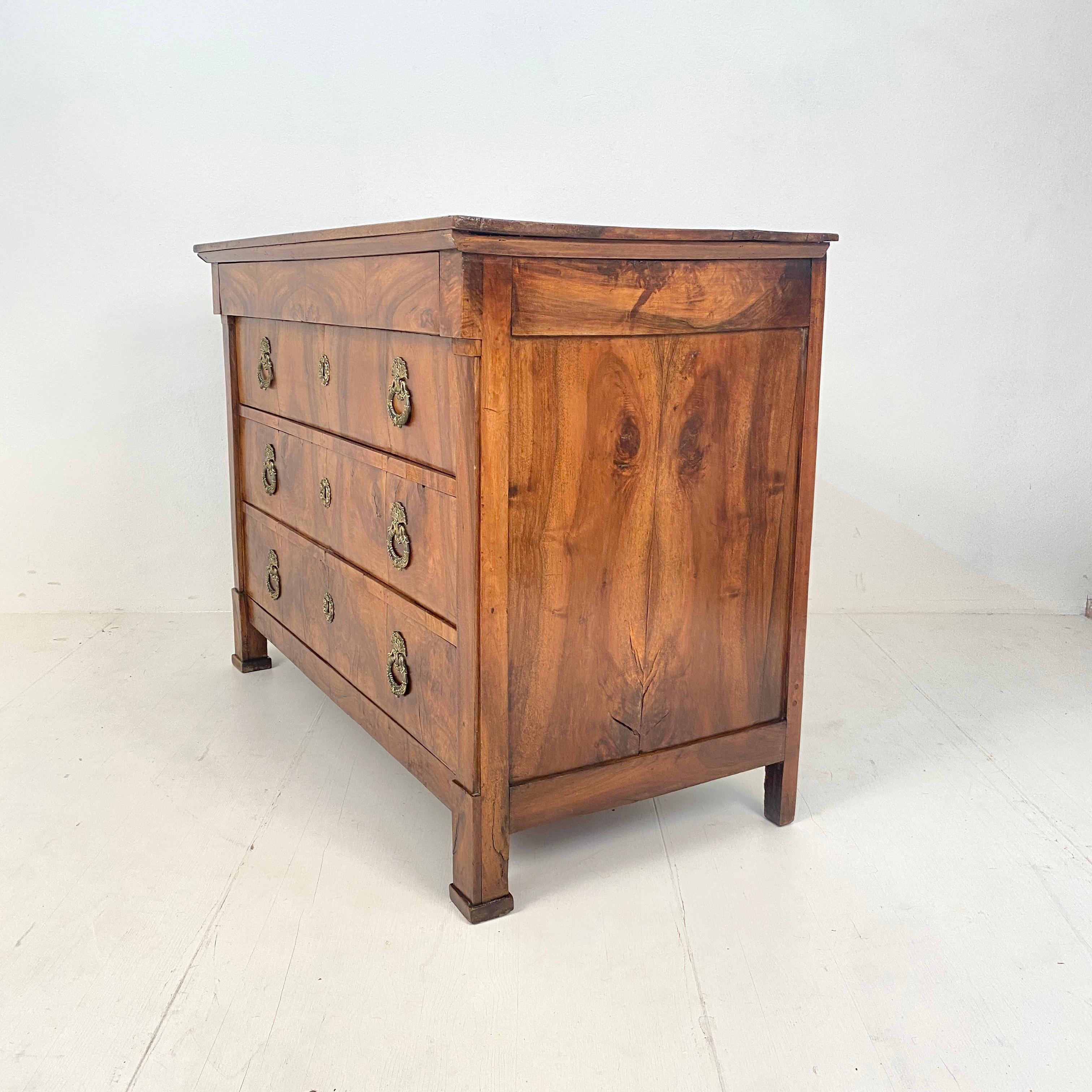 Early 19th Century French Chest of Drawers Commode in Brown Walnut, Around 1820 2