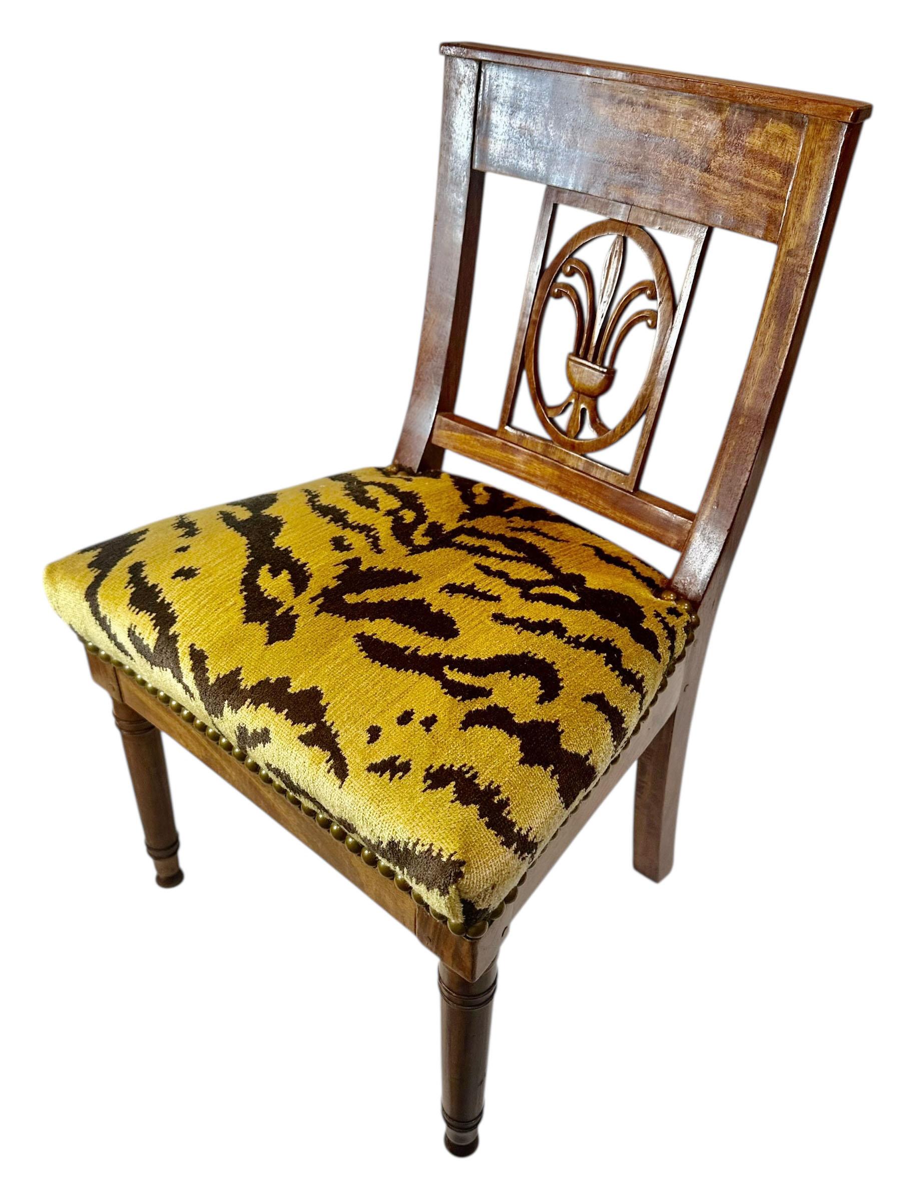 Textile Chaises d'enfant françaises du début du 19e siècle avec velours Scalamandre en vente