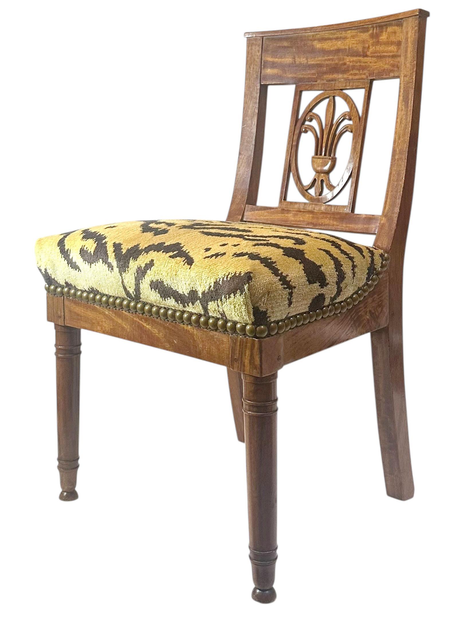 Chaises d'enfant françaises du début du 19e siècle avec velours Scalamandre en vente 1