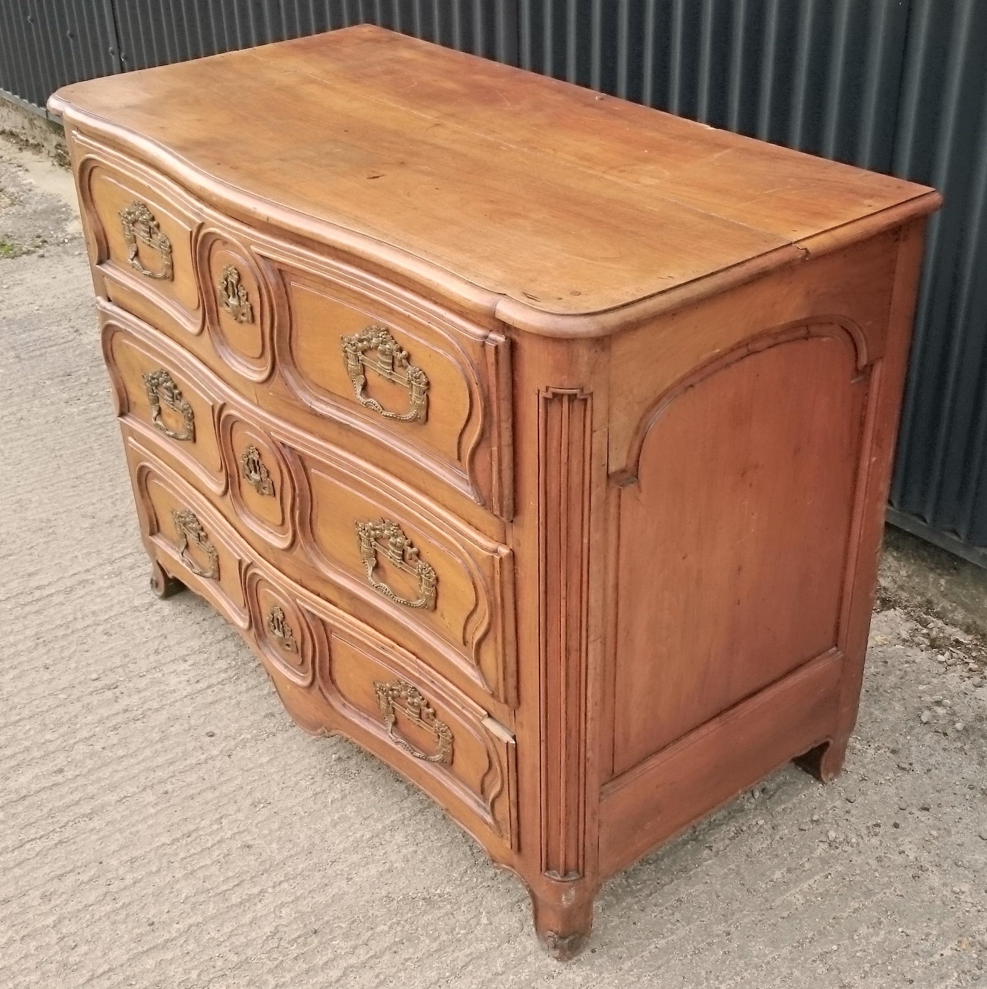 Early 19th Century French Commode Chest In Distressed Condition For Sale In Gloucestershire, GB