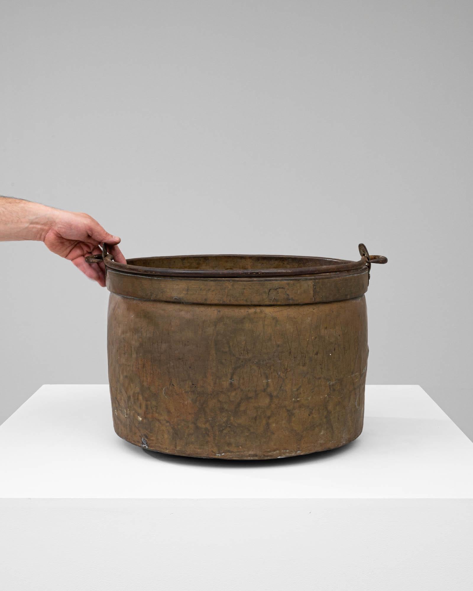 Early 19th Century French Copper Bucket In Good Condition For Sale In High Point, NC