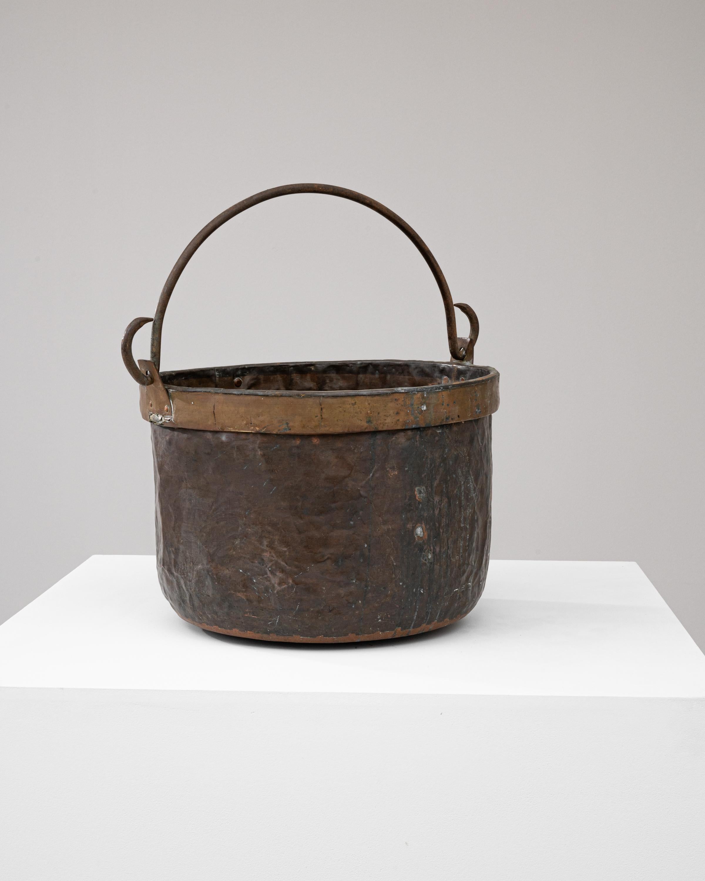 Early 19th Century French Copper Bucket For Sale 1