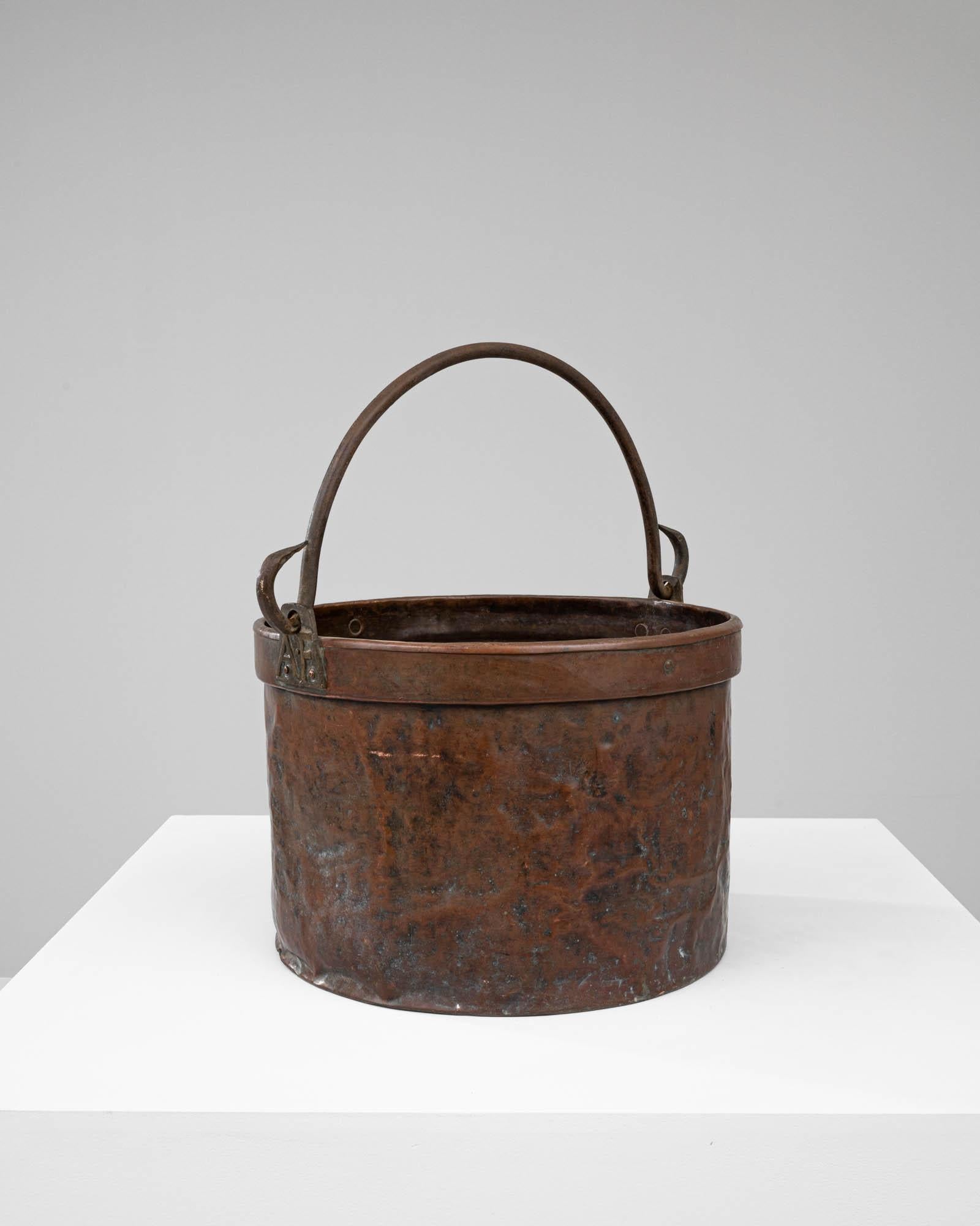 Early 19th Century French Copper Bucket For Sale 1