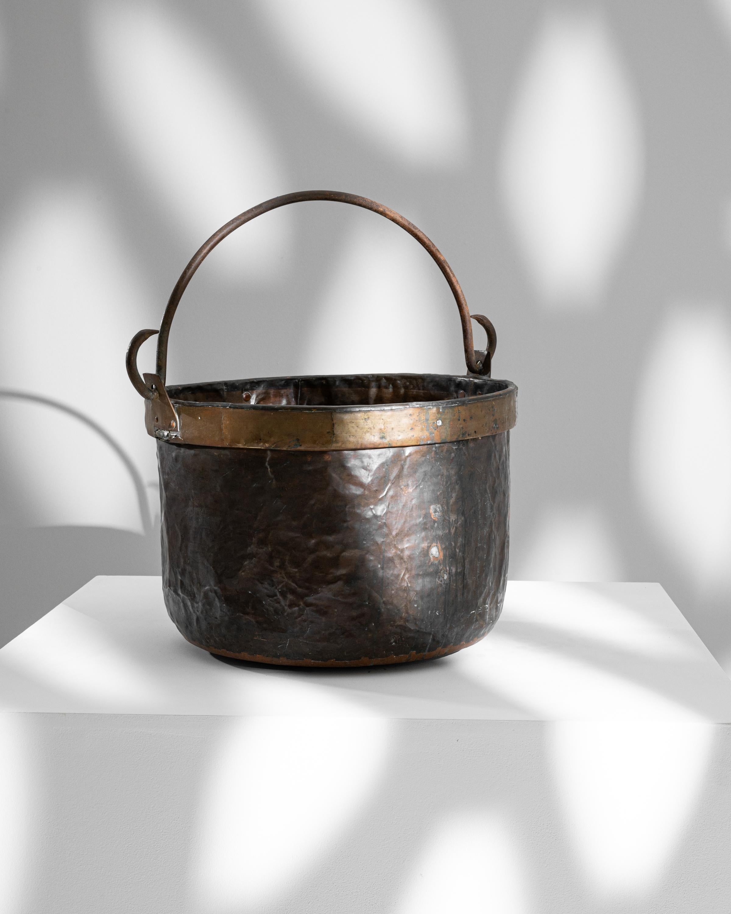Early 19th Century French Copper Bucket For Sale 3