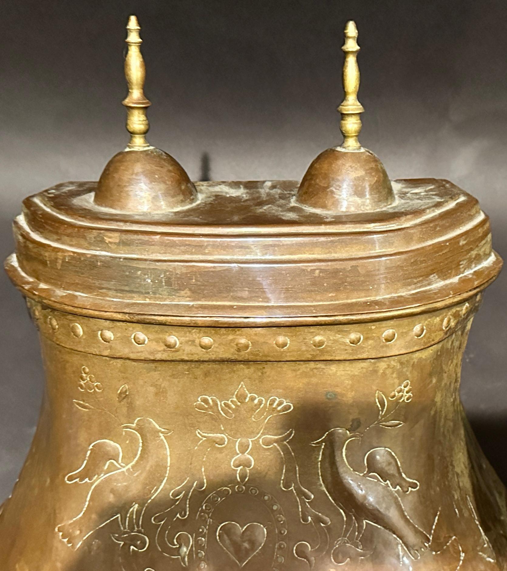 Frühes 19. Jahrhundert Französisch Kupfer Repoussé Wandbrunnen Lavabo im Angebot 3