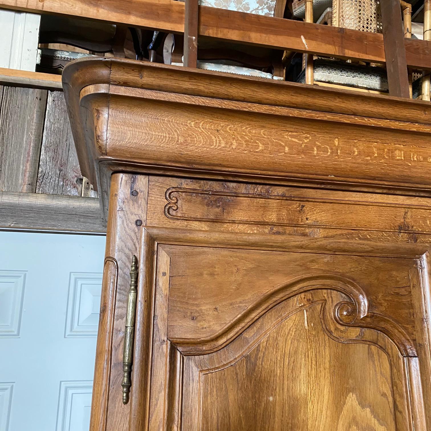 Frühes 19. Jahrhundert Französisch Land Armoire Leinen Presse Kleiderschrank Schrank (Französische Provence) im Angebot