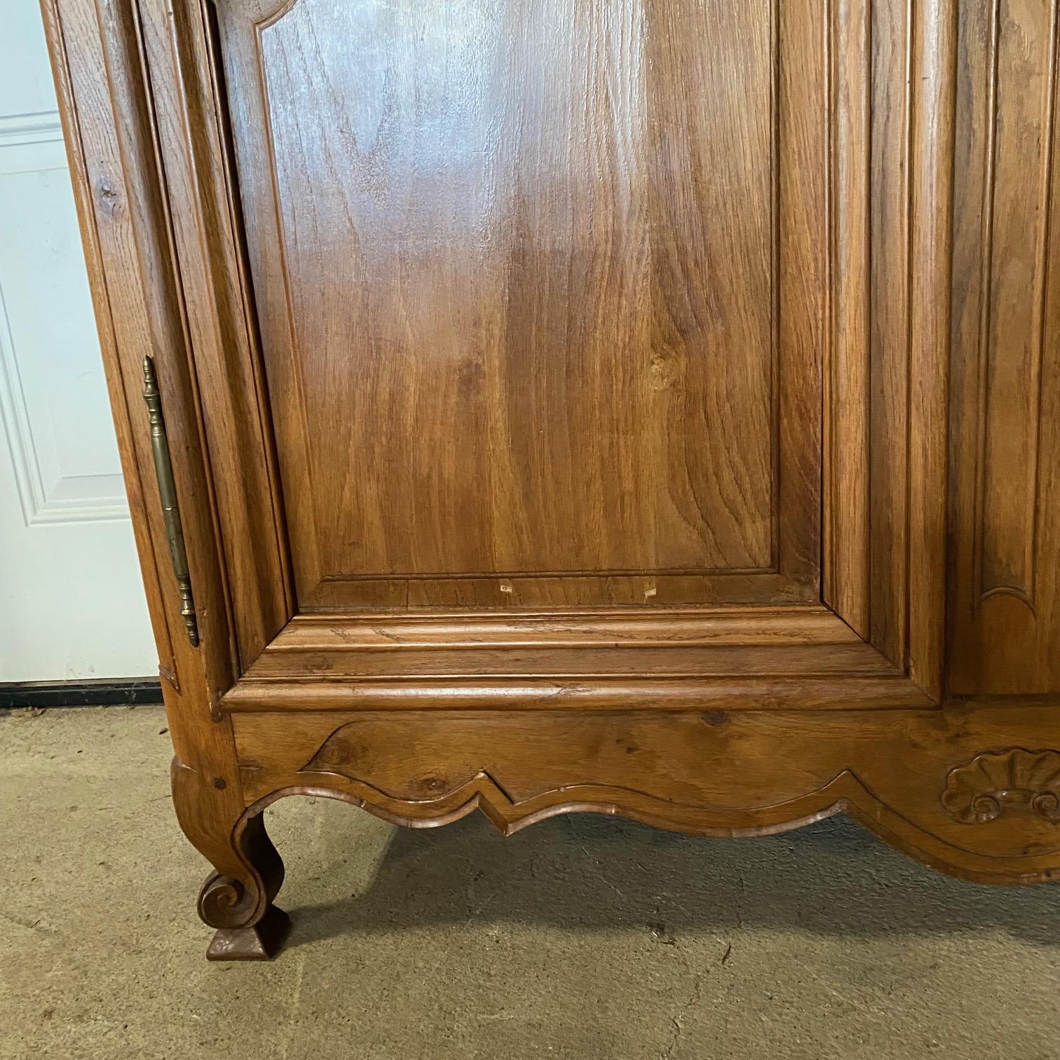 Frühes 19. Jahrhundert Französisch Land Armoire Leinen Presse Kleiderschrank Schrank im Angebot 2