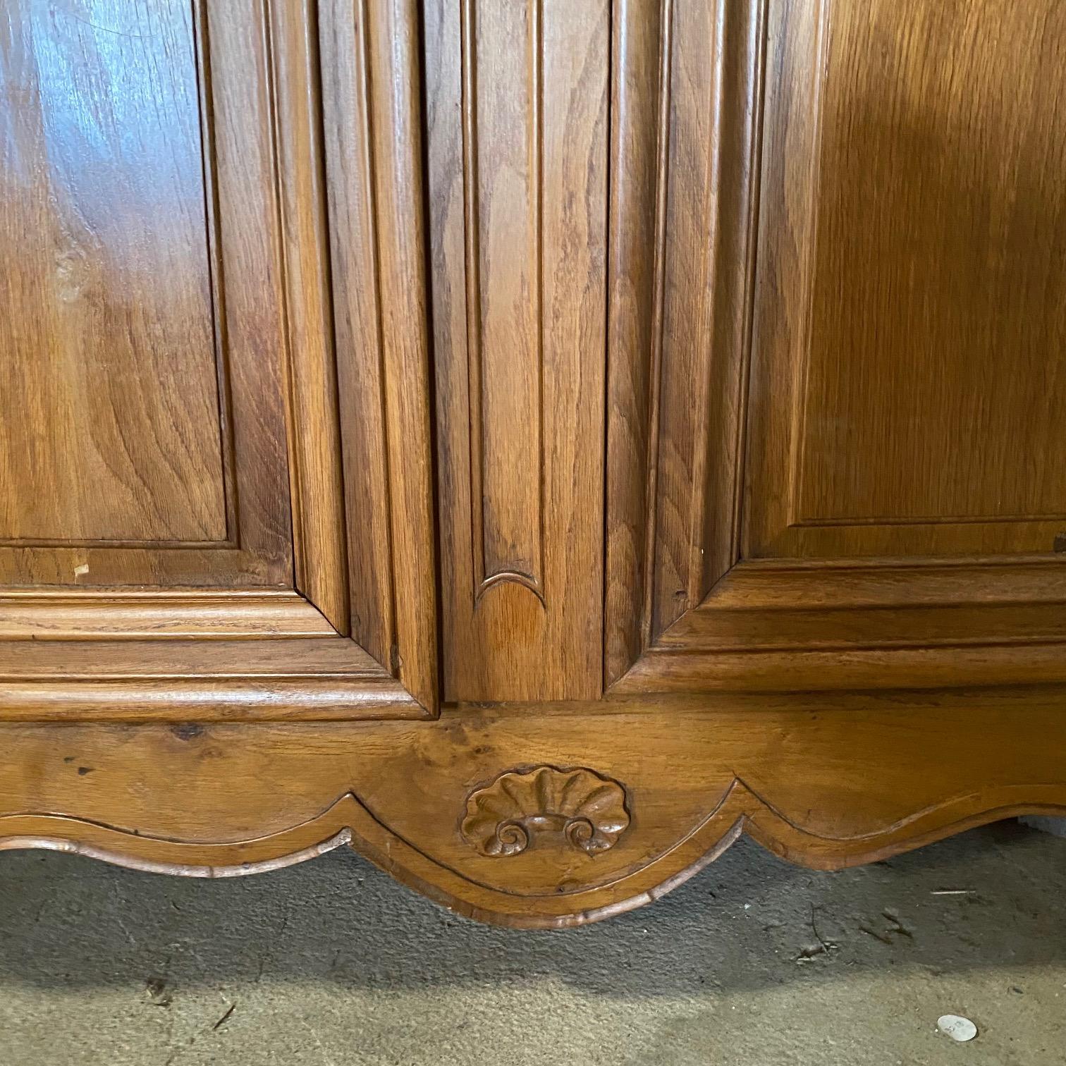 Frühes 19. Jahrhundert Französisch Land Armoire Leinen Presse Kleiderschrank Schrank im Angebot 3