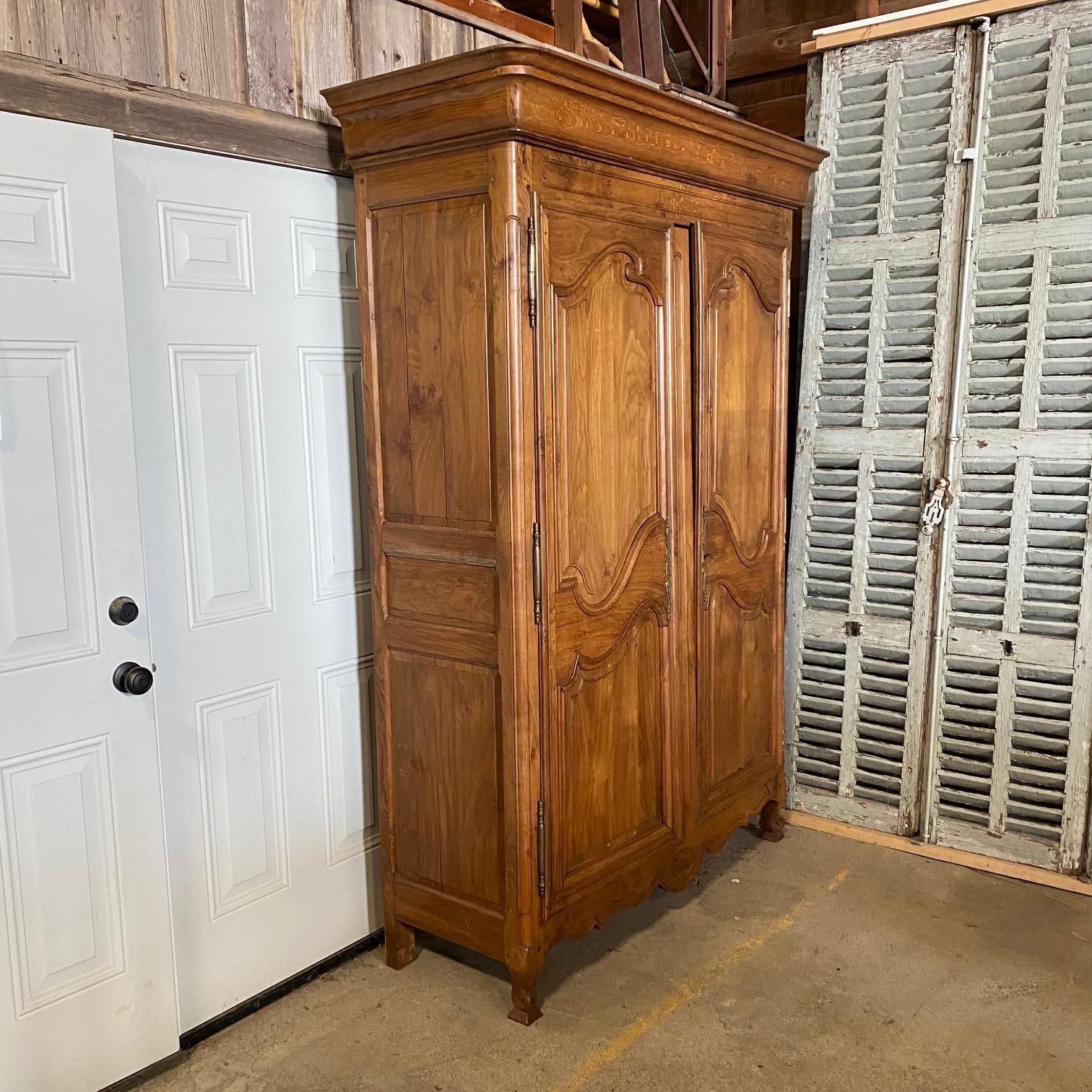Frühes 19. Jahrhundert Französisch Land Armoire Leinen Presse Kleiderschrank Schrank im Angebot 4