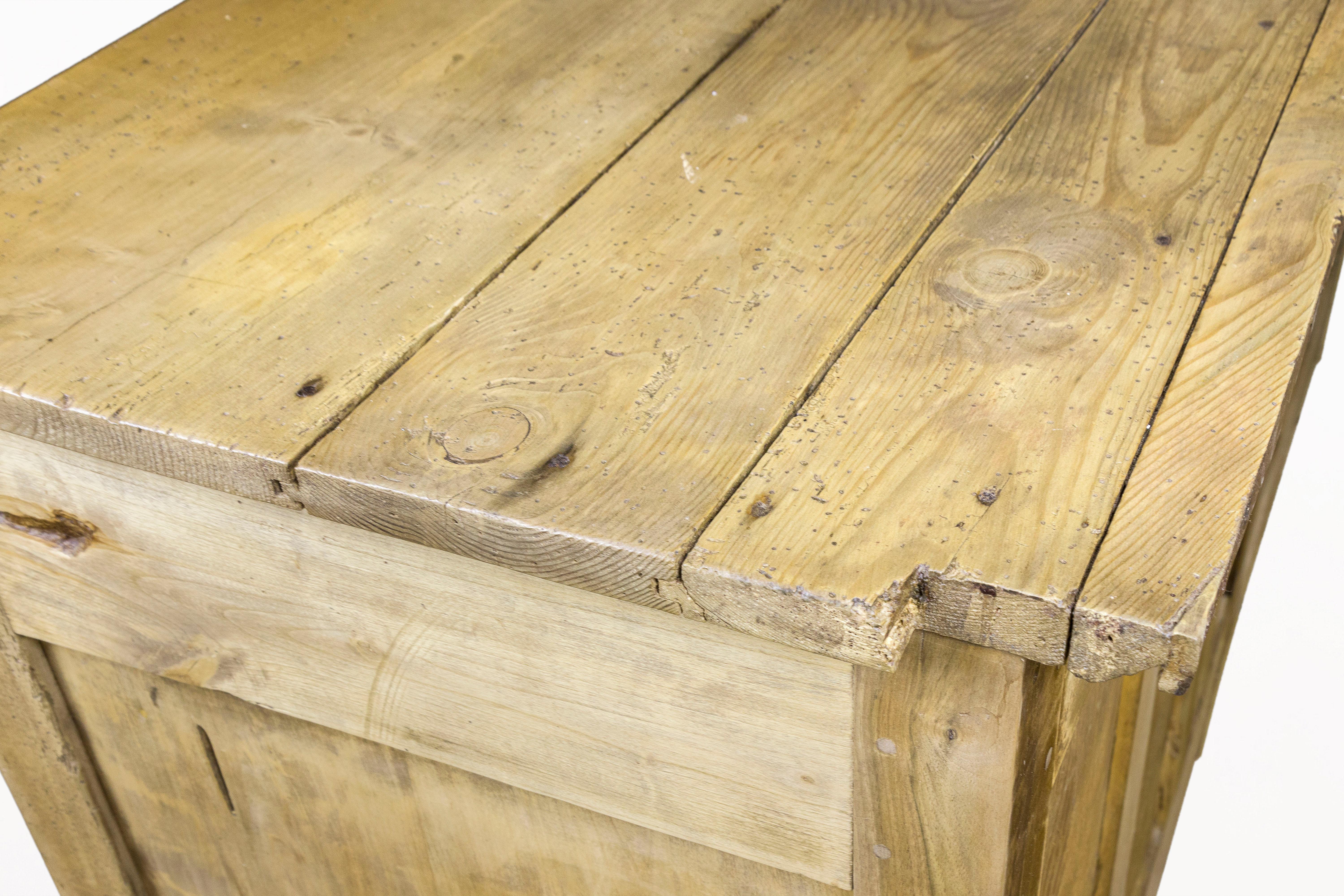 Early 19th Century French Country Chest of Drawers, circa 1800, France For Sale 4