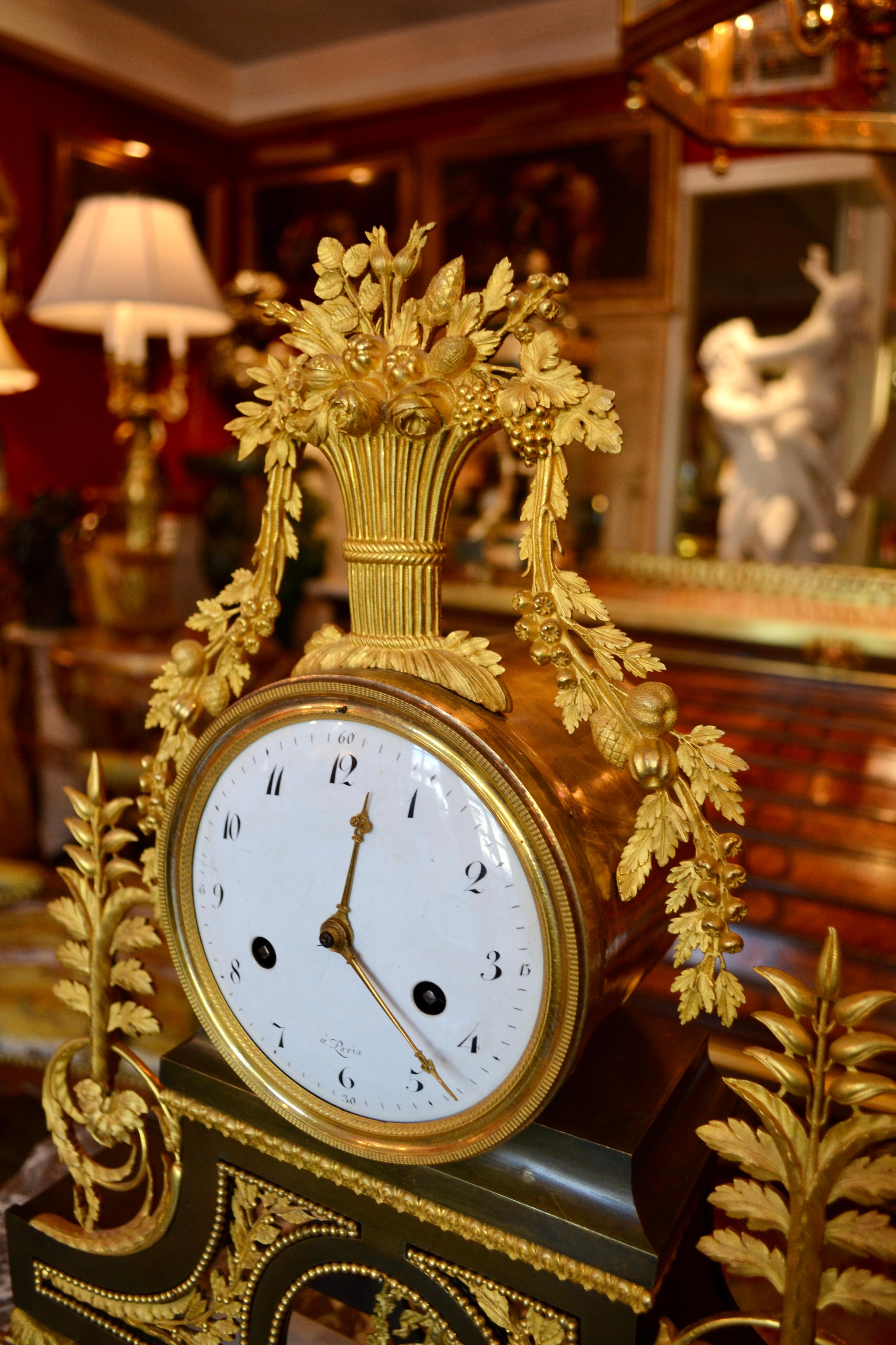 Early 19th Century French Directoire Gilt Bronze and Marble Clock by Deverberie For Sale 6
