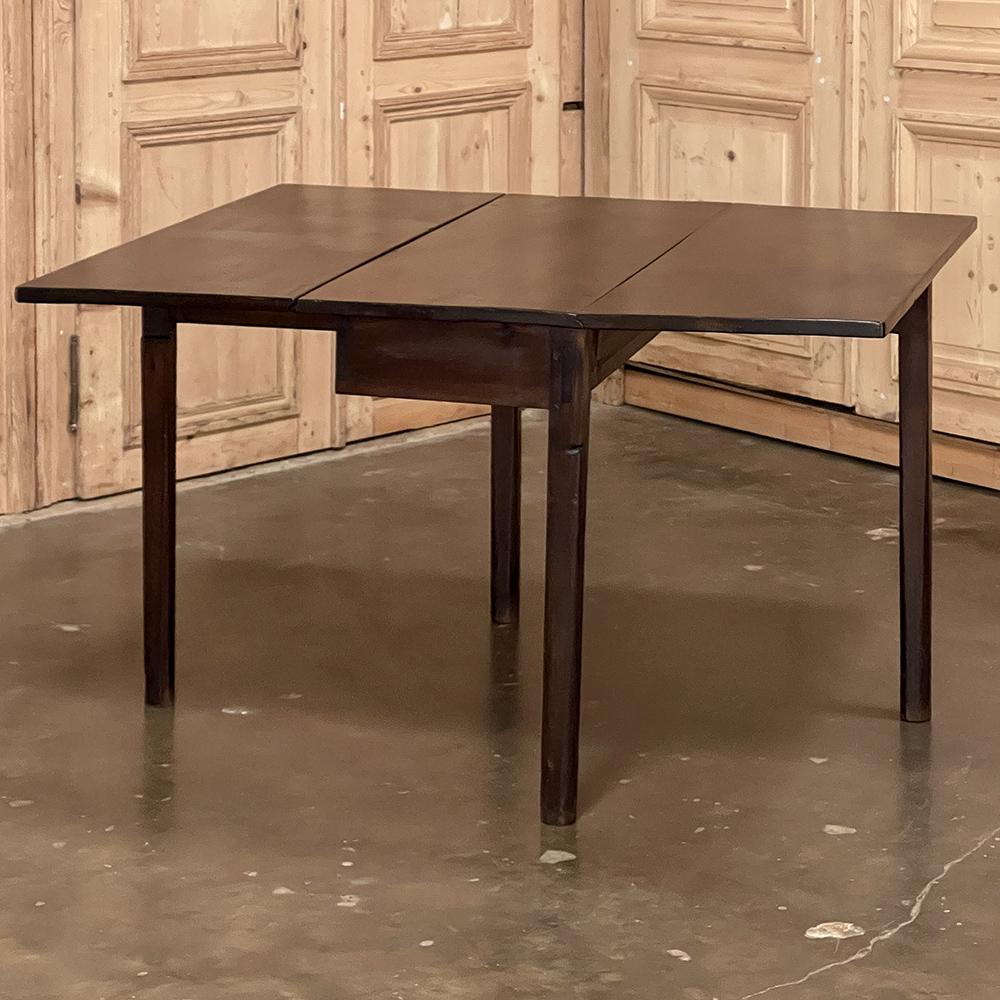 Early 19th Century French Directoire Period Mahogany Drop Leaf Table In Good Condition For Sale In Dallas, TX