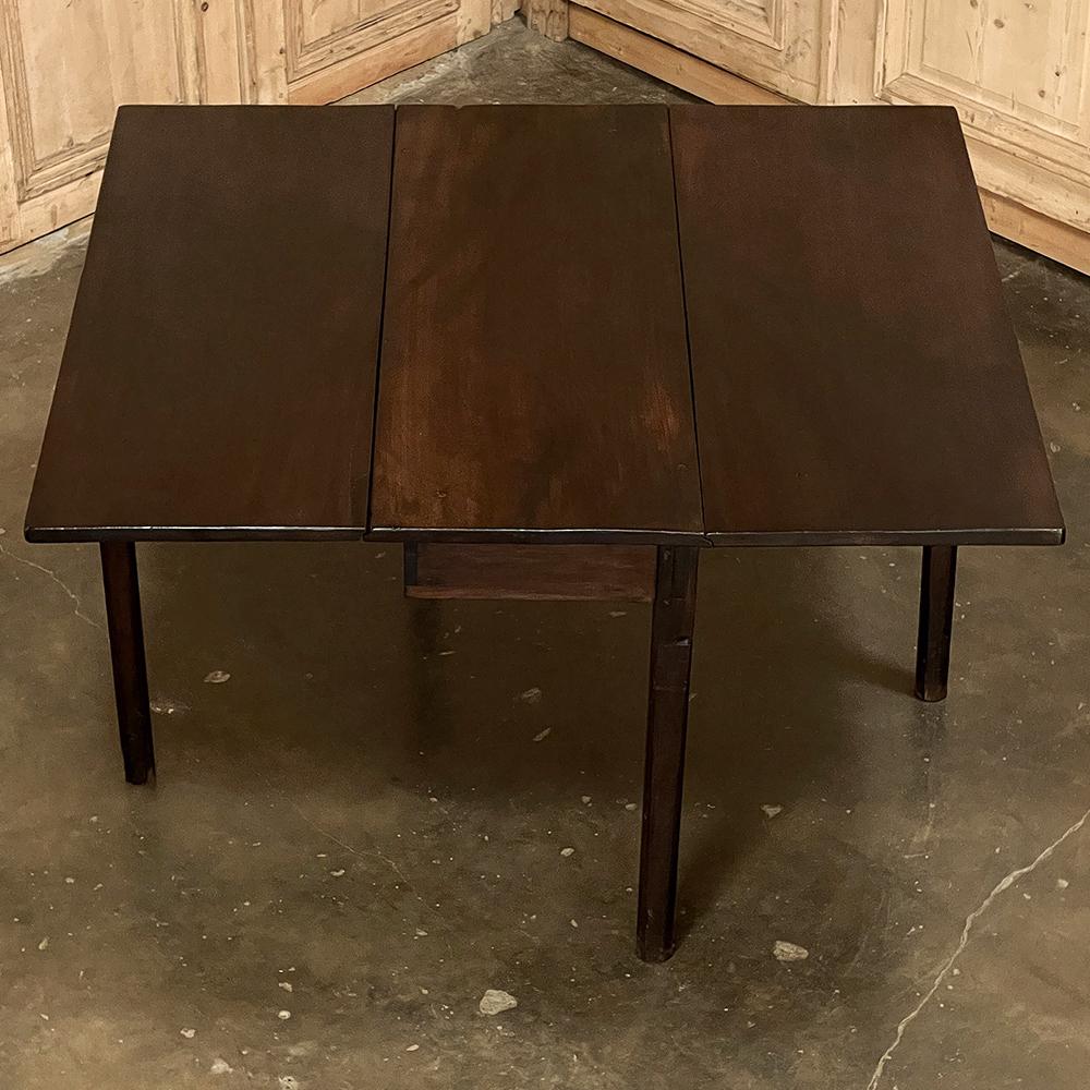 Early 19th Century French Directoire Period Mahogany Drop Leaf Table For Sale 1