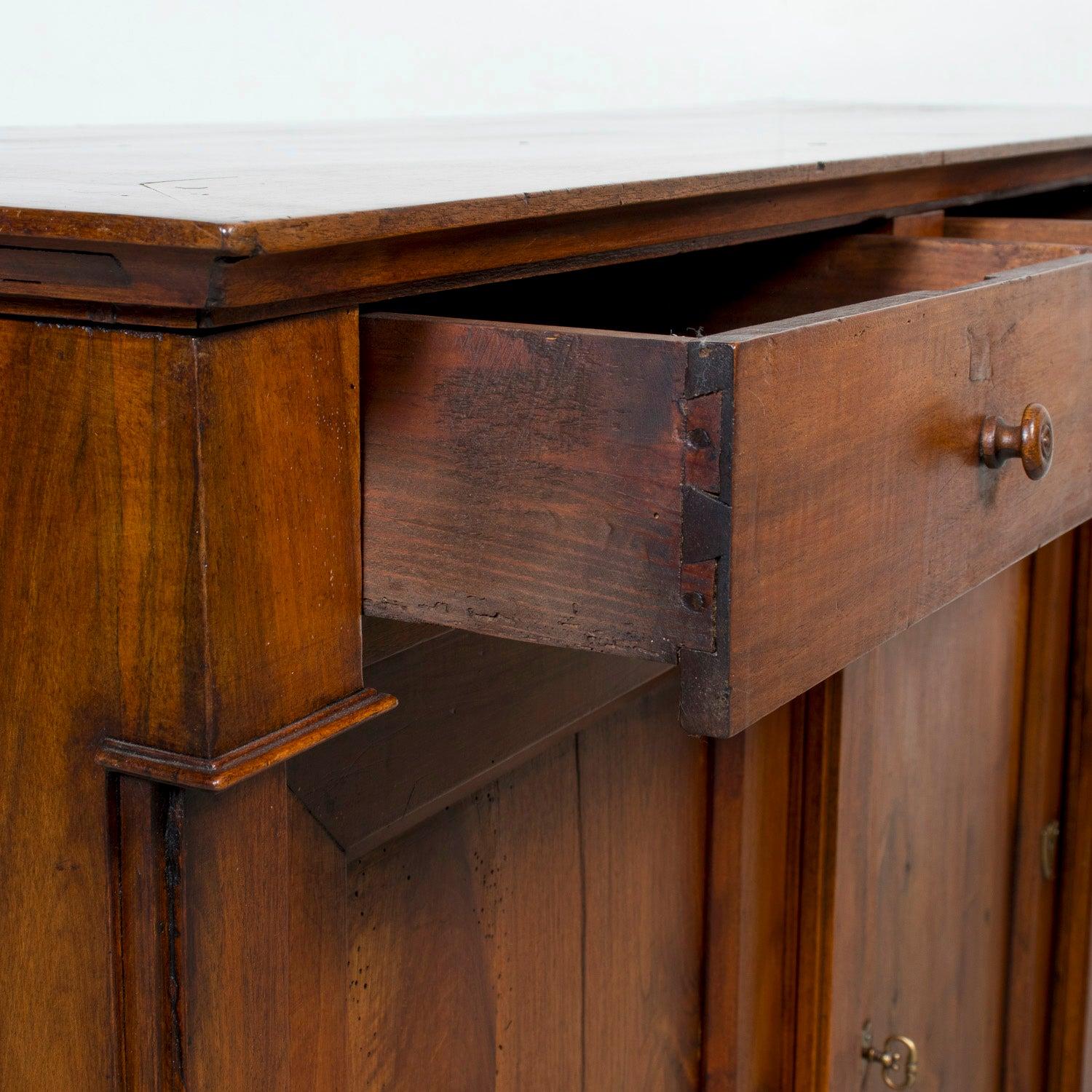 Early 19th Century French Directoire Period Walnut Lyonnaise Enfilade Buffet For Sale 7