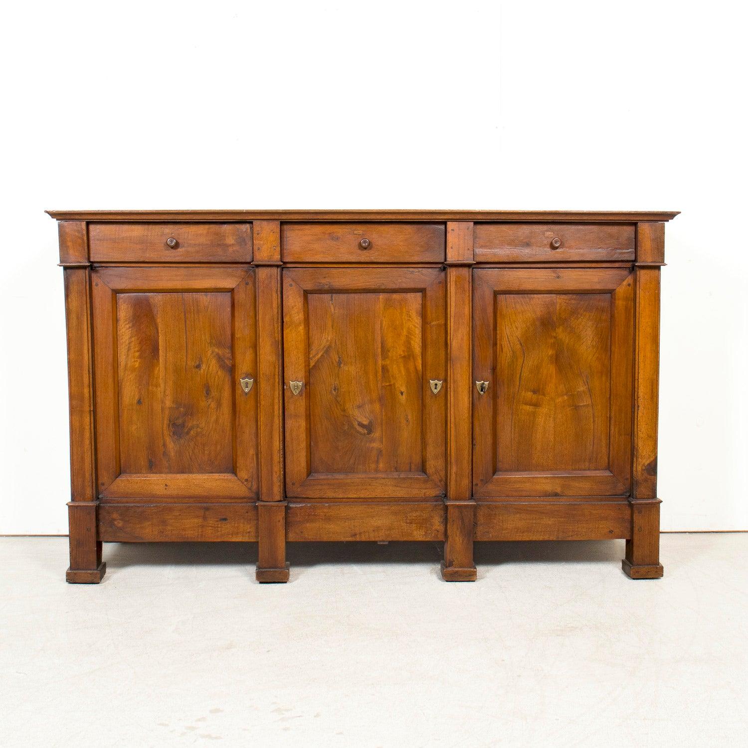 Early 19th Century French Directoire Period Walnut Lyonnaise Enfilade Buffet In Good Condition For Sale In Birmingham, AL