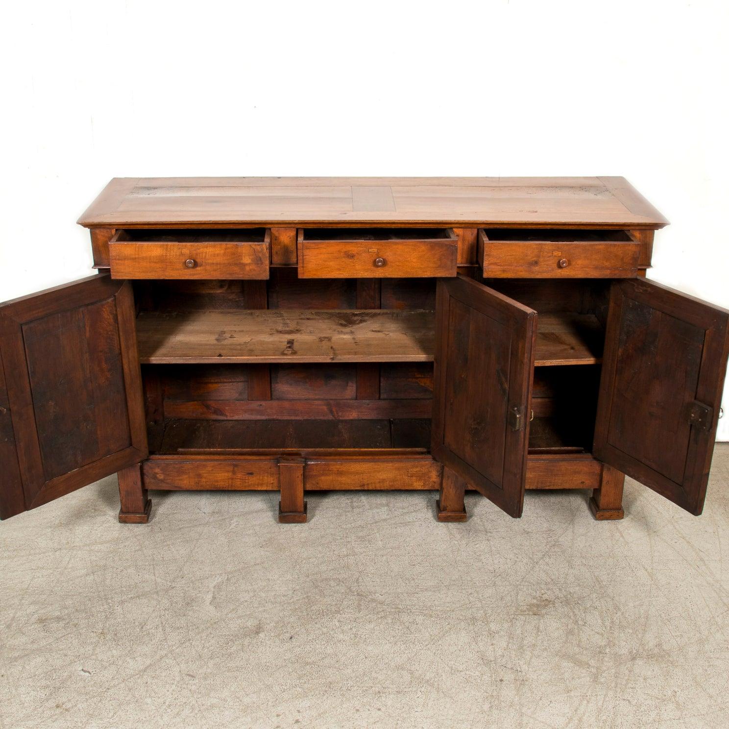 Early 19th Century French Directoire Period Walnut Lyonnaise Enfilade Buffet For Sale 1