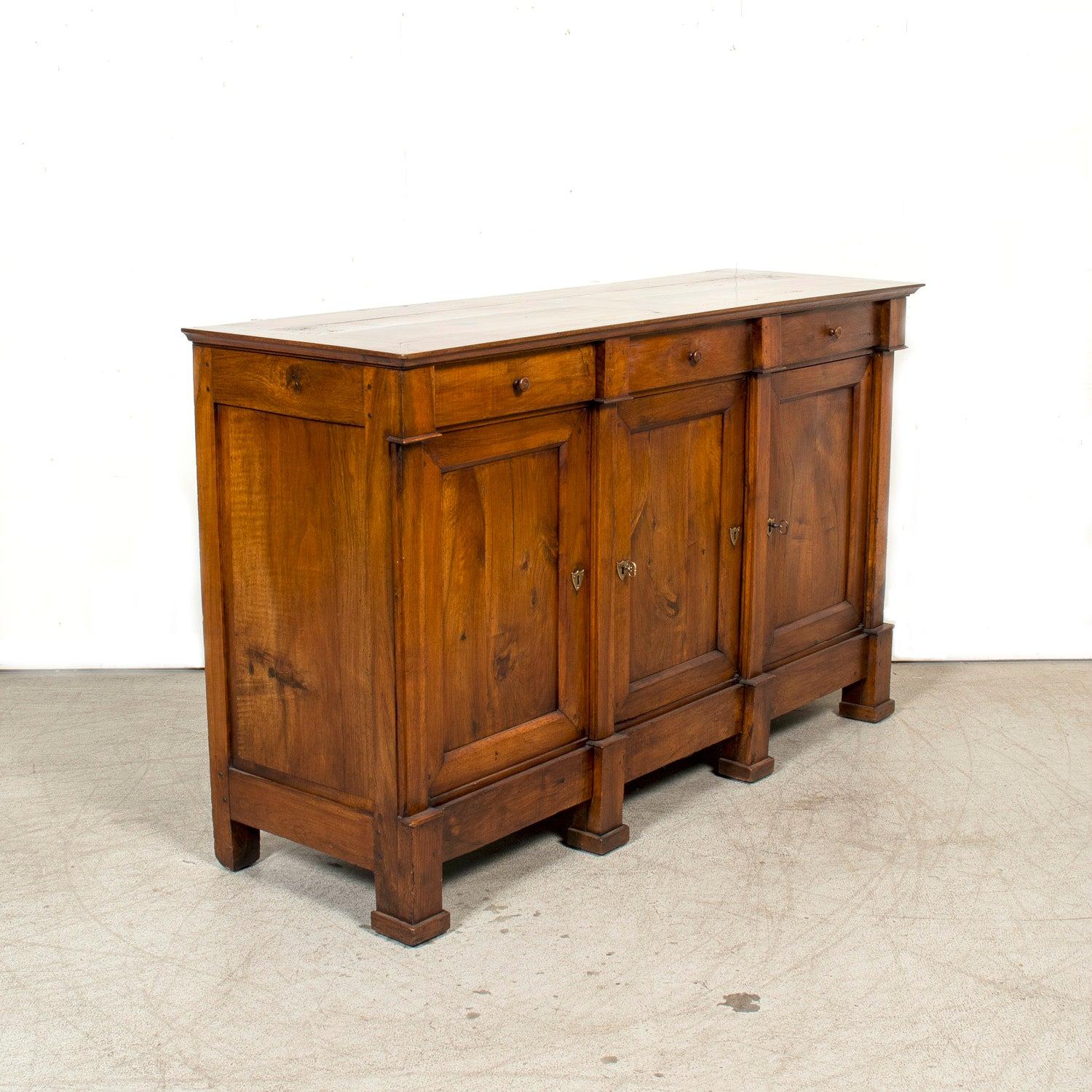 Early 19th Century French Directoire Period Walnut Lyonnaise Enfilade Buffet For Sale 2