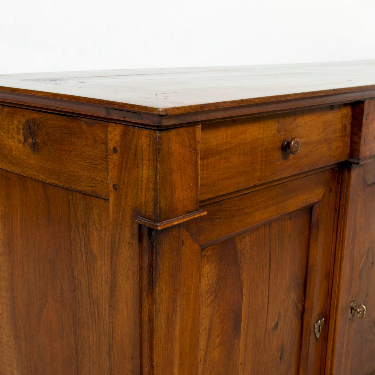 Early 19th Century French Directoire Period Walnut Lyonnaise Enfilade Buffet For Sale 3