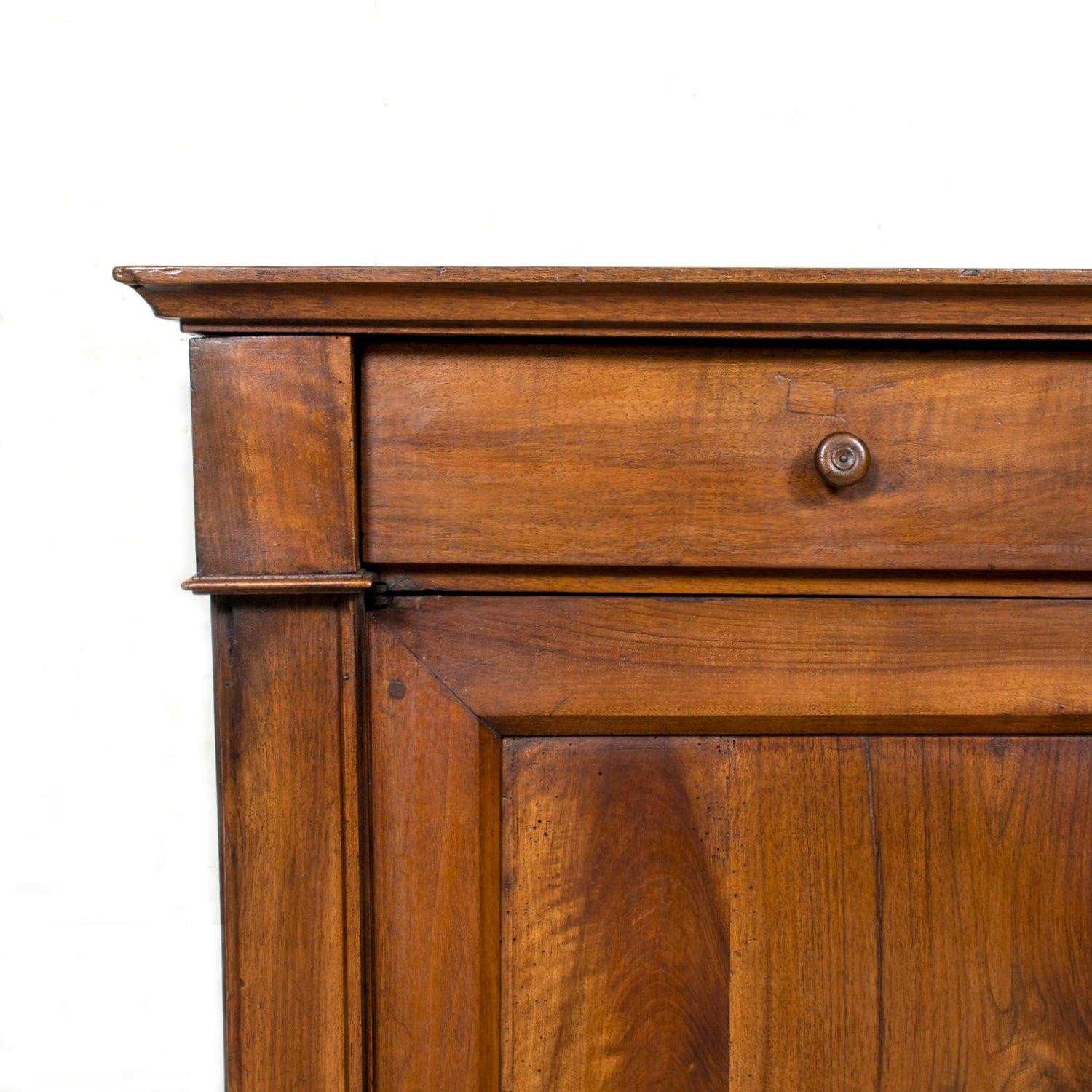 Early 19th Century French Directoire Period Walnut Lyonnaise Enfilade Buffet For Sale 4