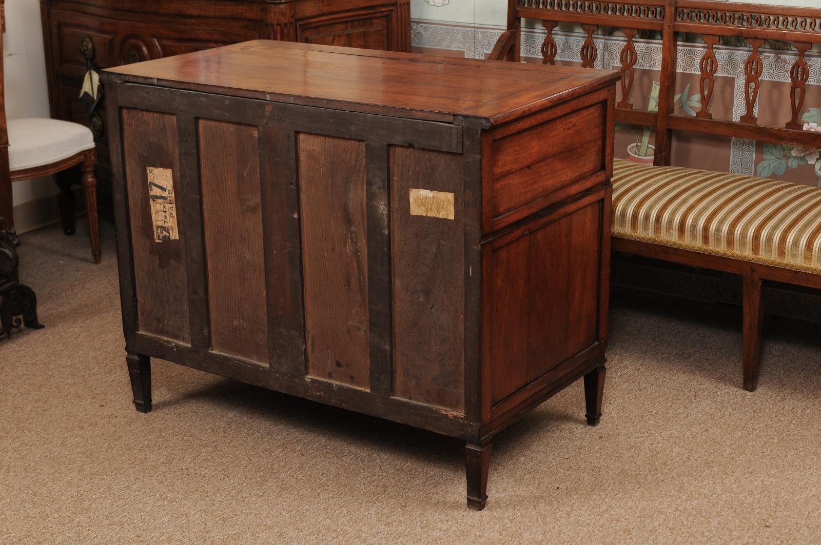 Early 19th Century French Directoire Walnut Commode In Good Condition In Atlanta, GA