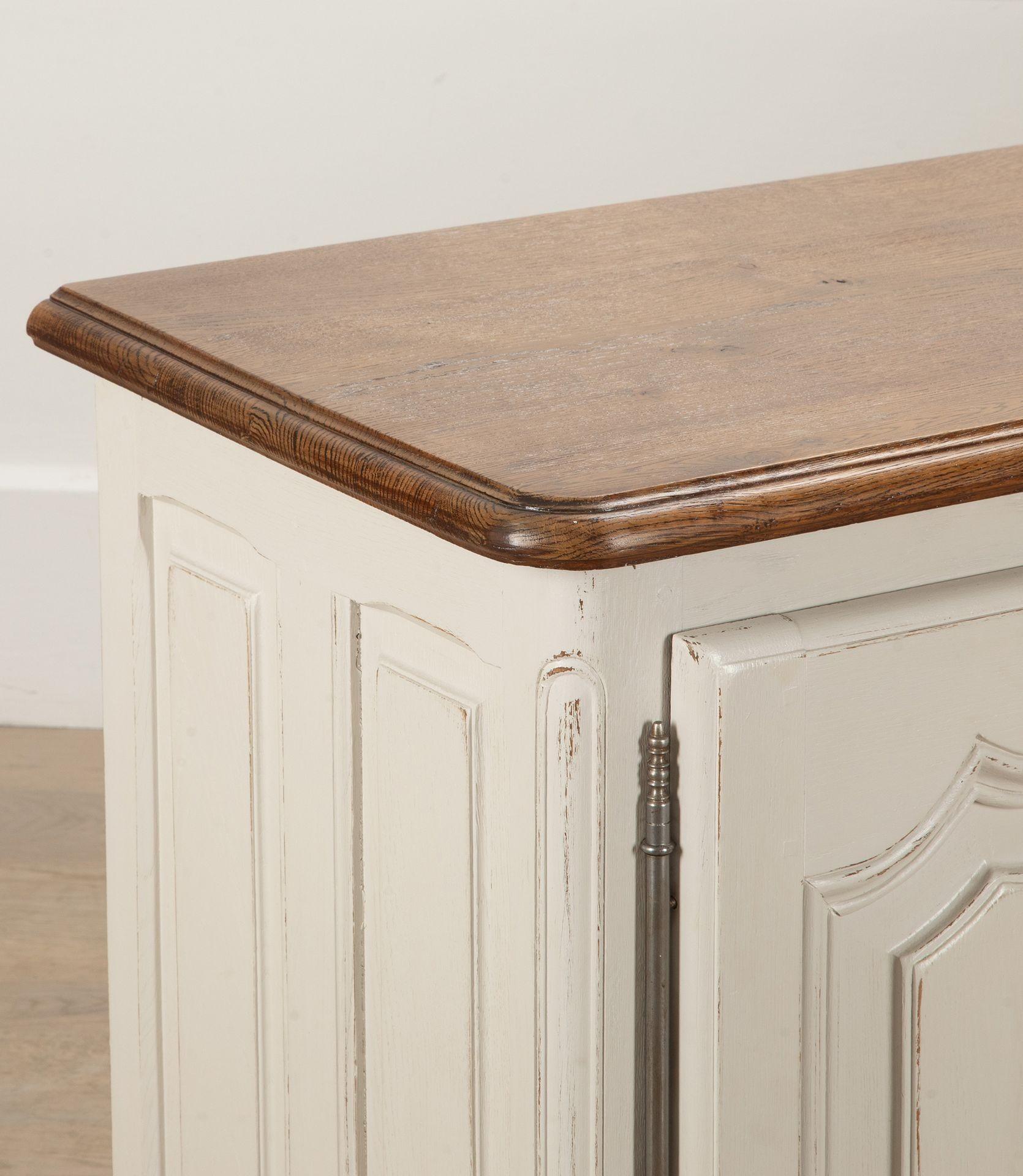 Early 19th Century French Dresser Base For Sale 3