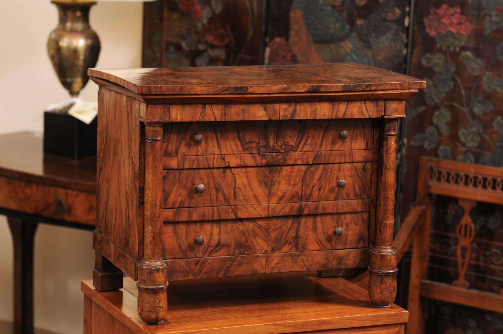 Early 19th Century French Empire Apprentice Commode in Walnut with Lift Top For Sale 1