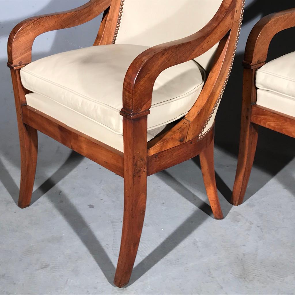 Early 19th Century French Empire Barrel Back Armchairs in Walnut with Leather In Good Condition In Uppingham, Rutland